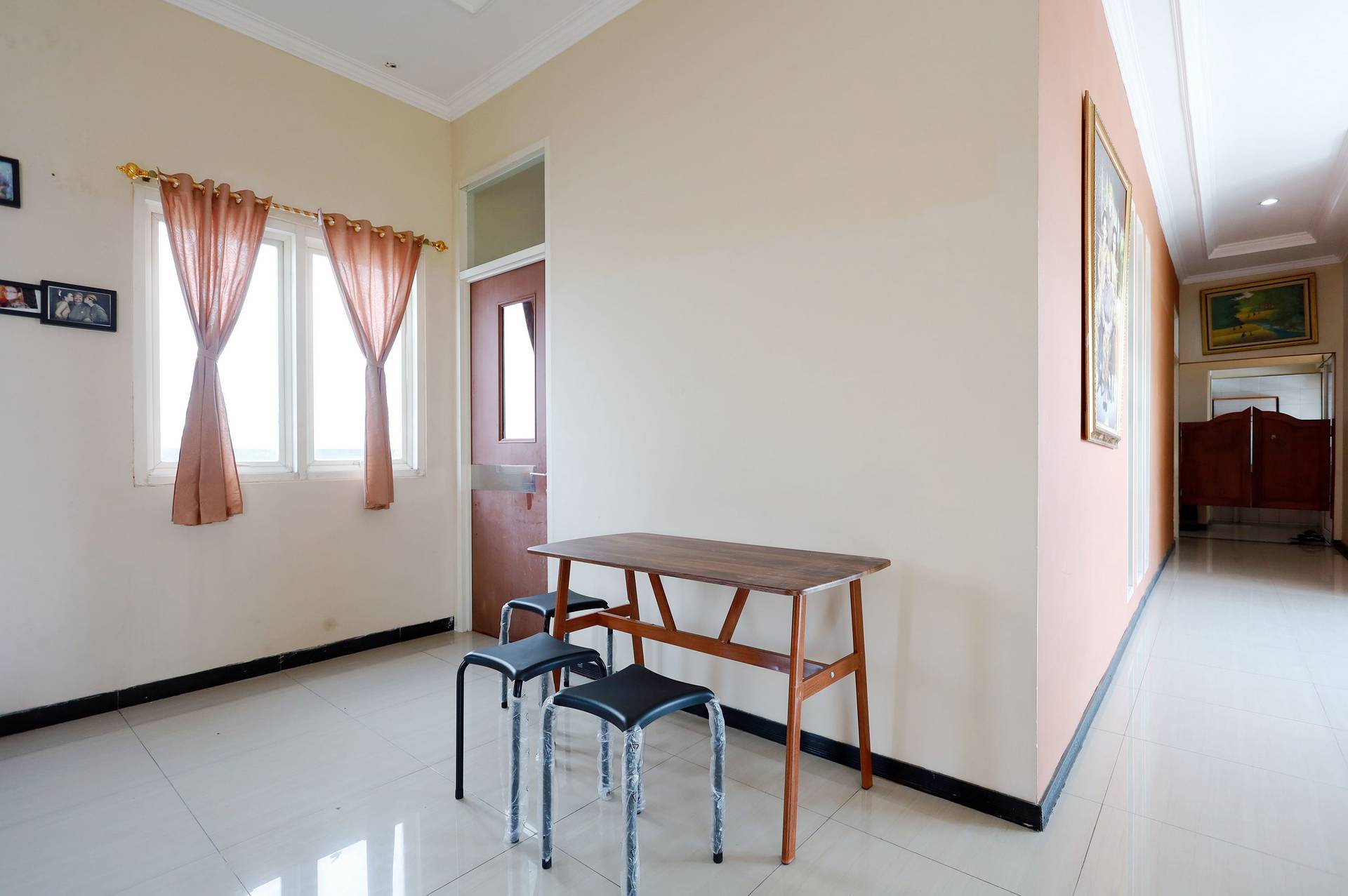https://images.rukita.co/buildings/building/b49e31a0-073.jpg
