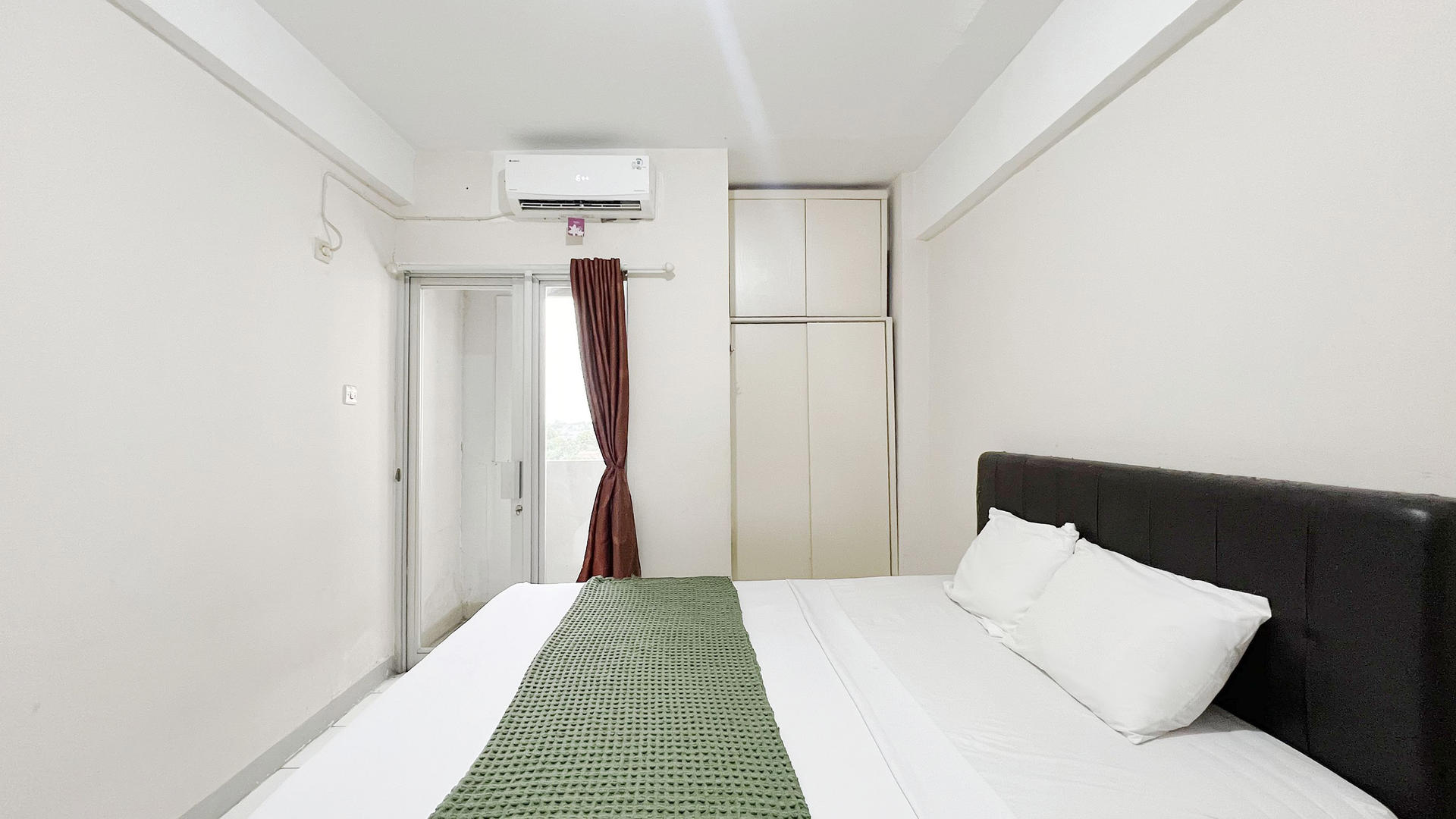 https://images.rukita.co/buildings/building/b7a4f2b6-093.jpg