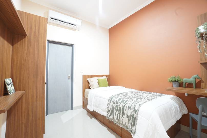 https://images.rukita.co/buildings/building/b7e7f2e8-2ce.jpg
