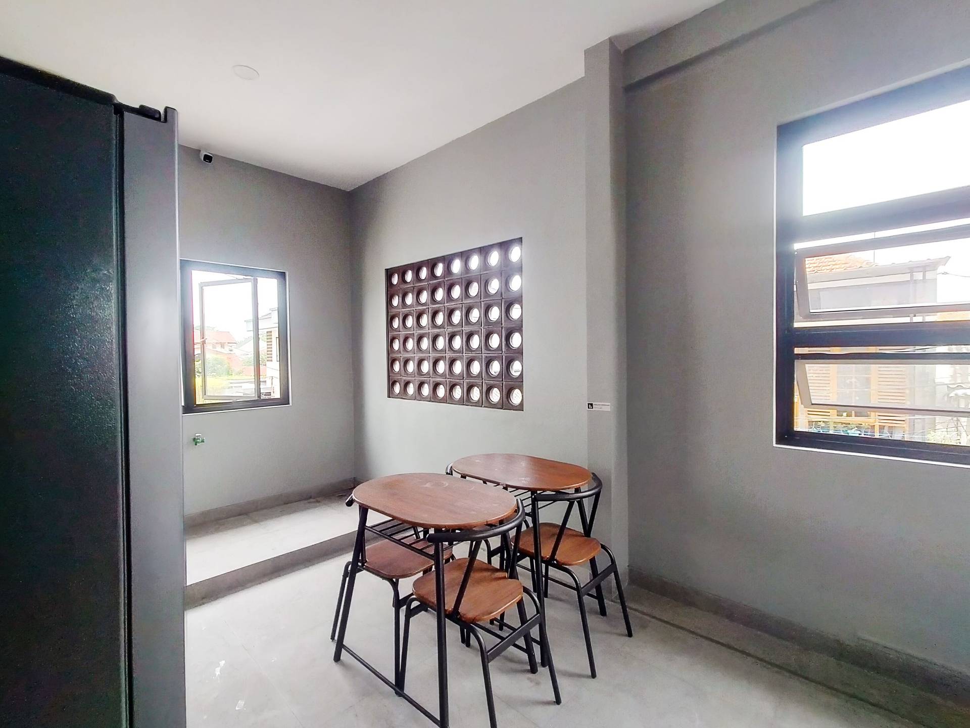 https://images.rukita.co/buildings/building/b8e43501-9925-4223-b787-3c26f5164d0d.jpg