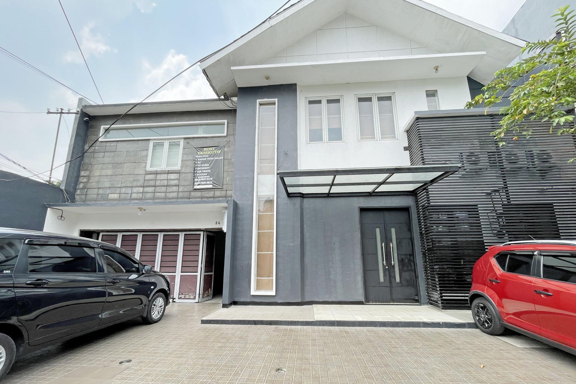 https://images.rukita.co/buildings/building/b90e3c31-61b.jpg