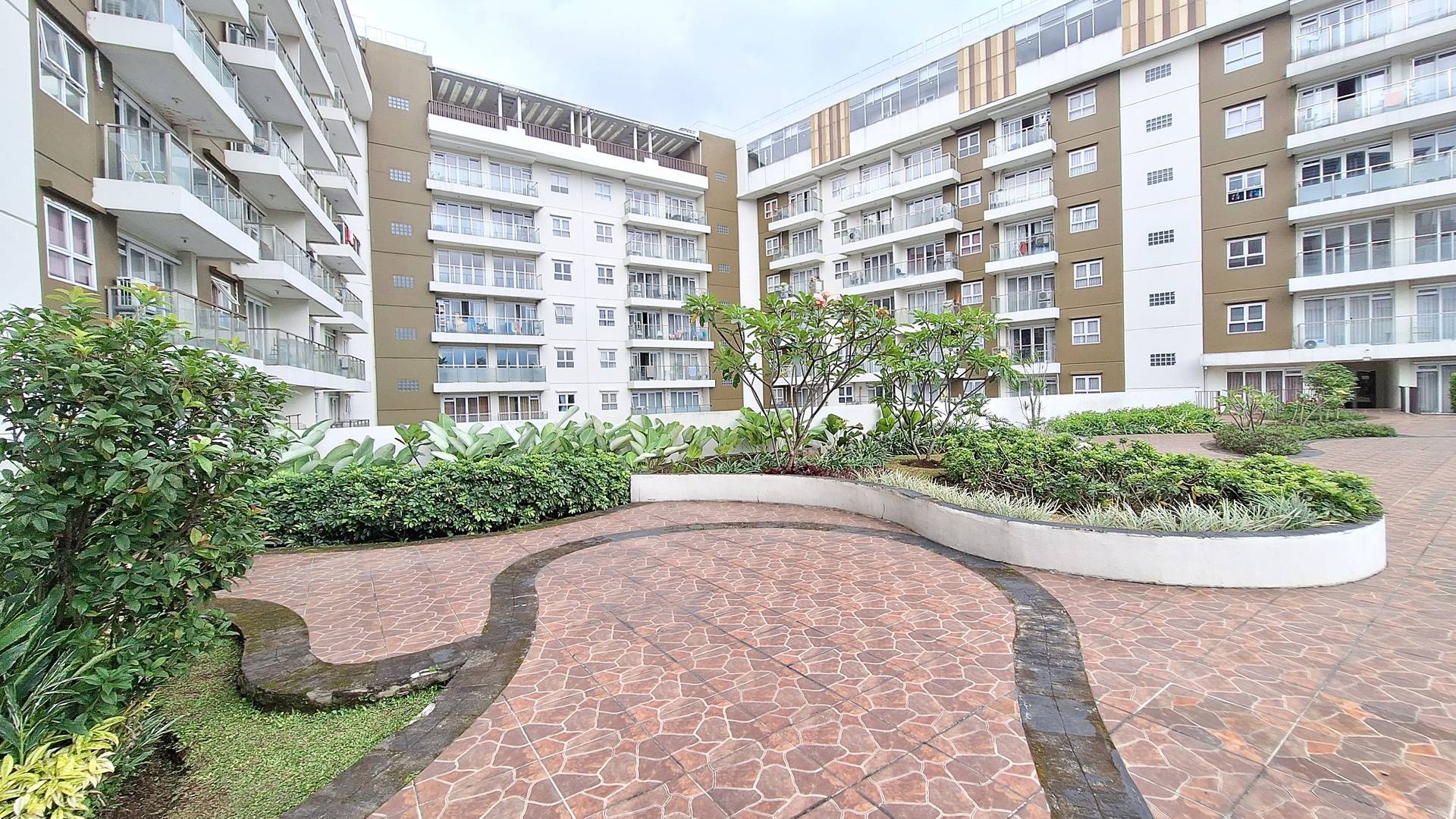 https://images.rukita.co/buildings/building/b95cf19e-09f2-4be0-aca9-99eb73599e3b.jpg