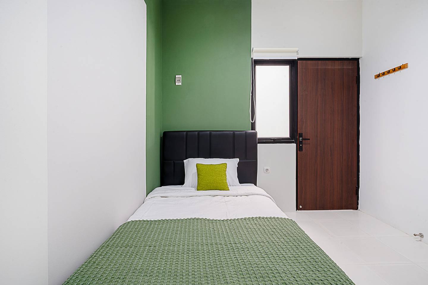 https://images.rukita.co/buildings/building/bae522b1-c72.jpg