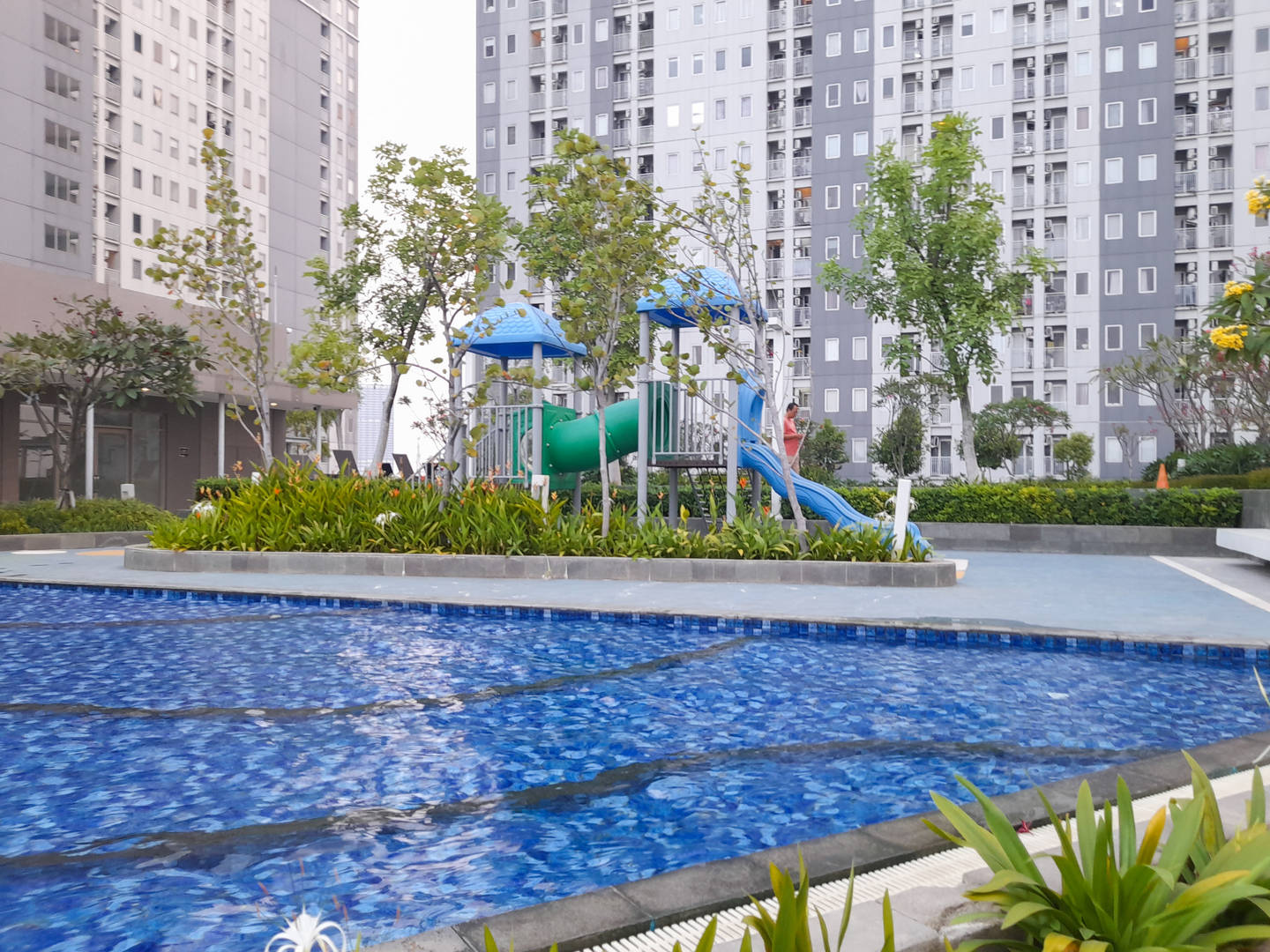 Foto Rukita Unit Apartemen Emerald Bintaro - Studio City View #1