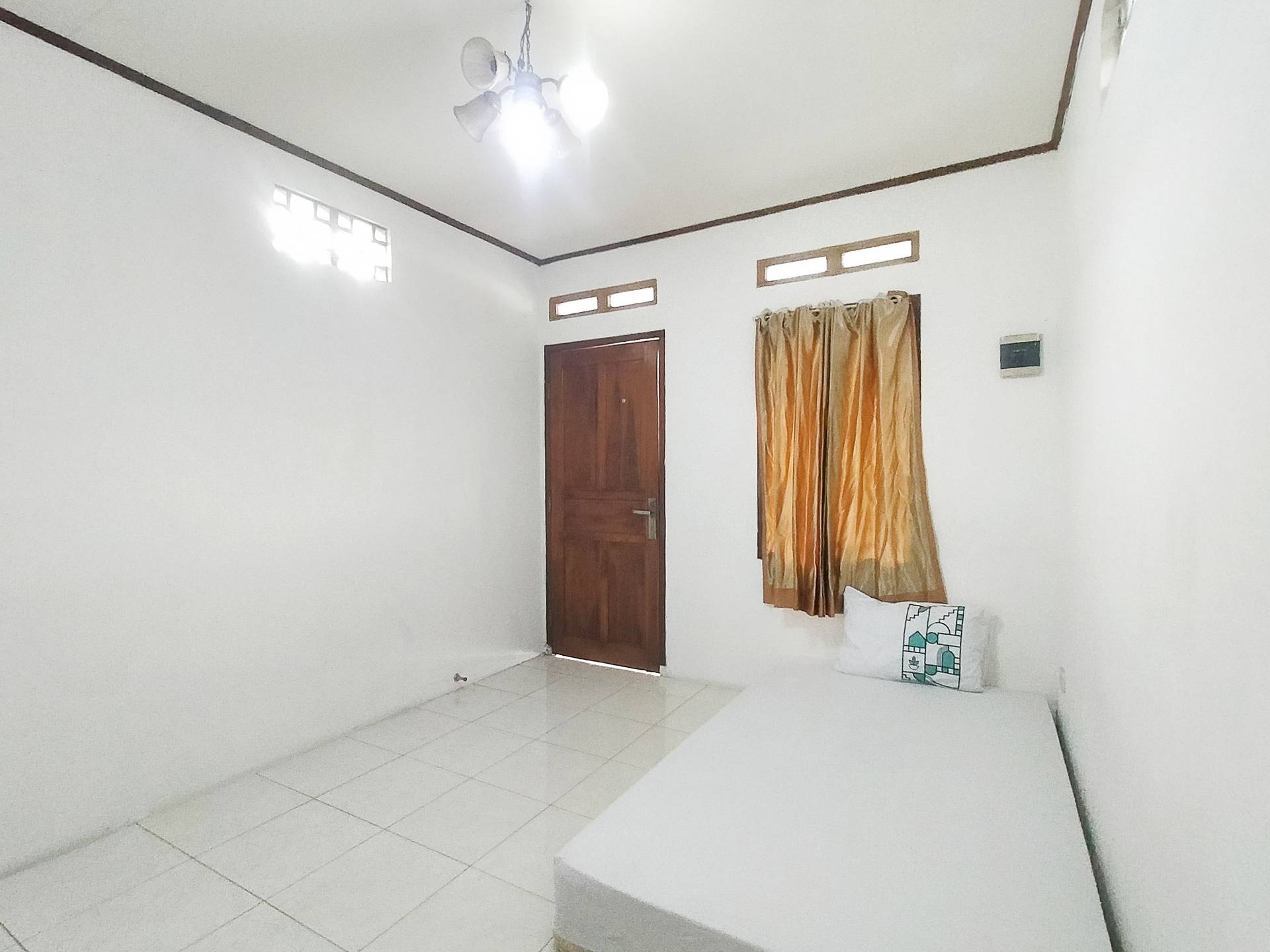https://images.rukita.co/buildings/building/bd6eb74a-ea3c-4181-ac89-e3e48826fd51.jpg