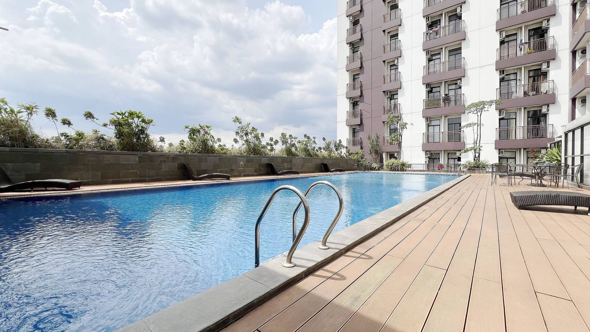 https://images.rukita.co/buildings/building/bea6896d-db6.jpg