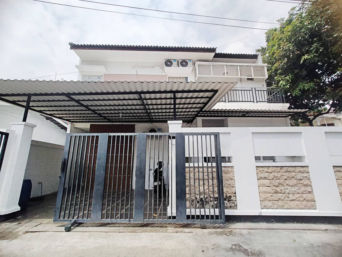 https://images.rukita.co/buildings/building/bf062c3d-8e3.jpg