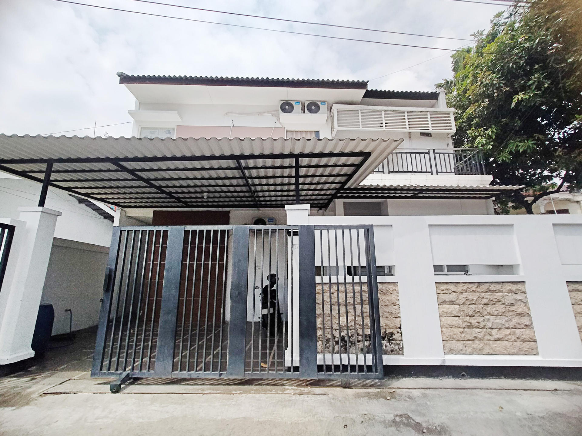 https://images.rukita.co/buildings/building/bf062c3d-8e3.jpg