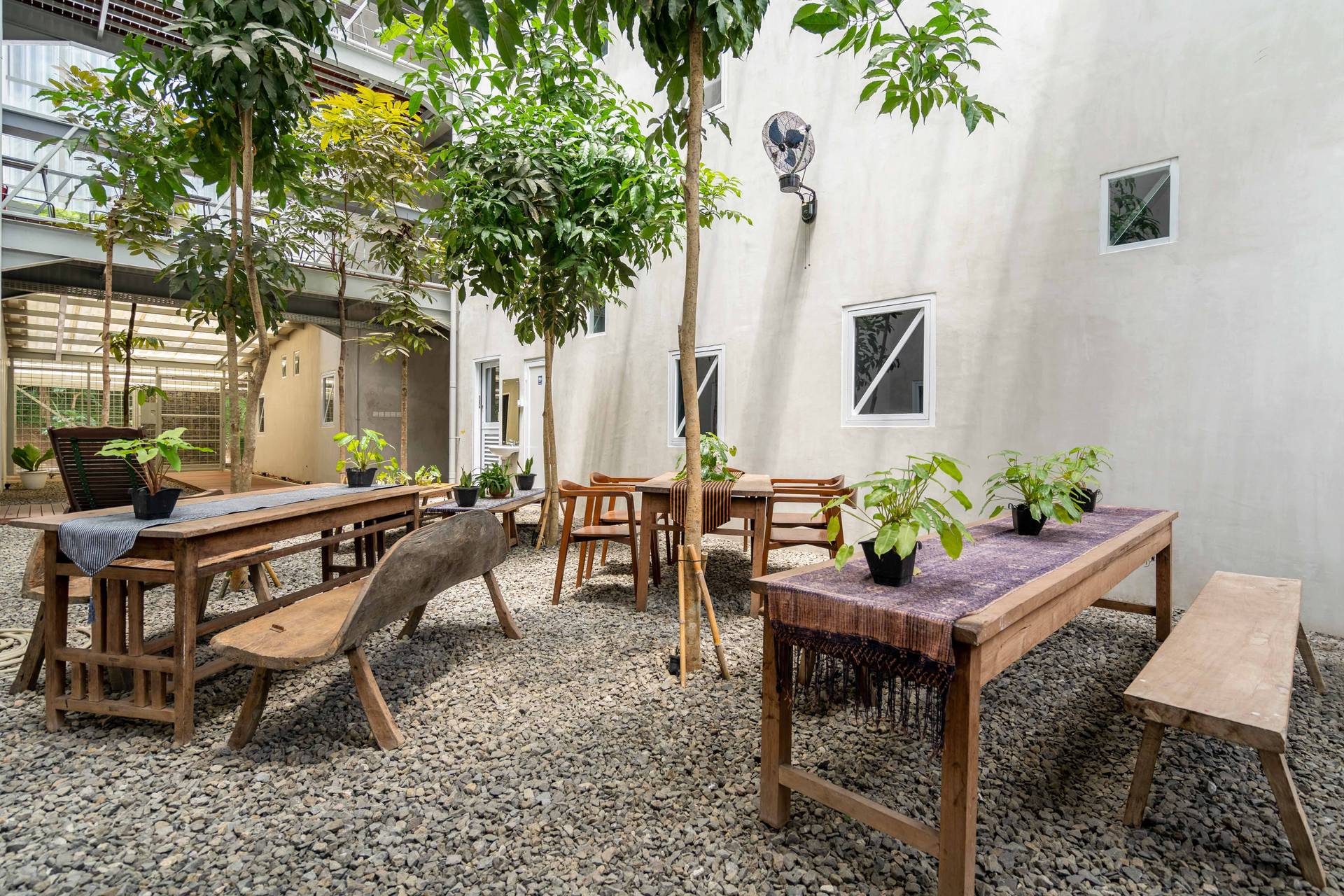 https://images.rukita.co/buildings/building/bf5b2268-e4c.jpg