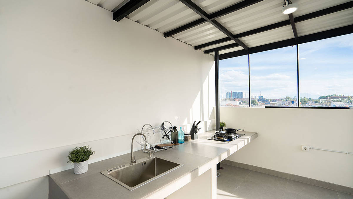 https://images.rukita.co/buildings/building/bfca447e-850.jpg