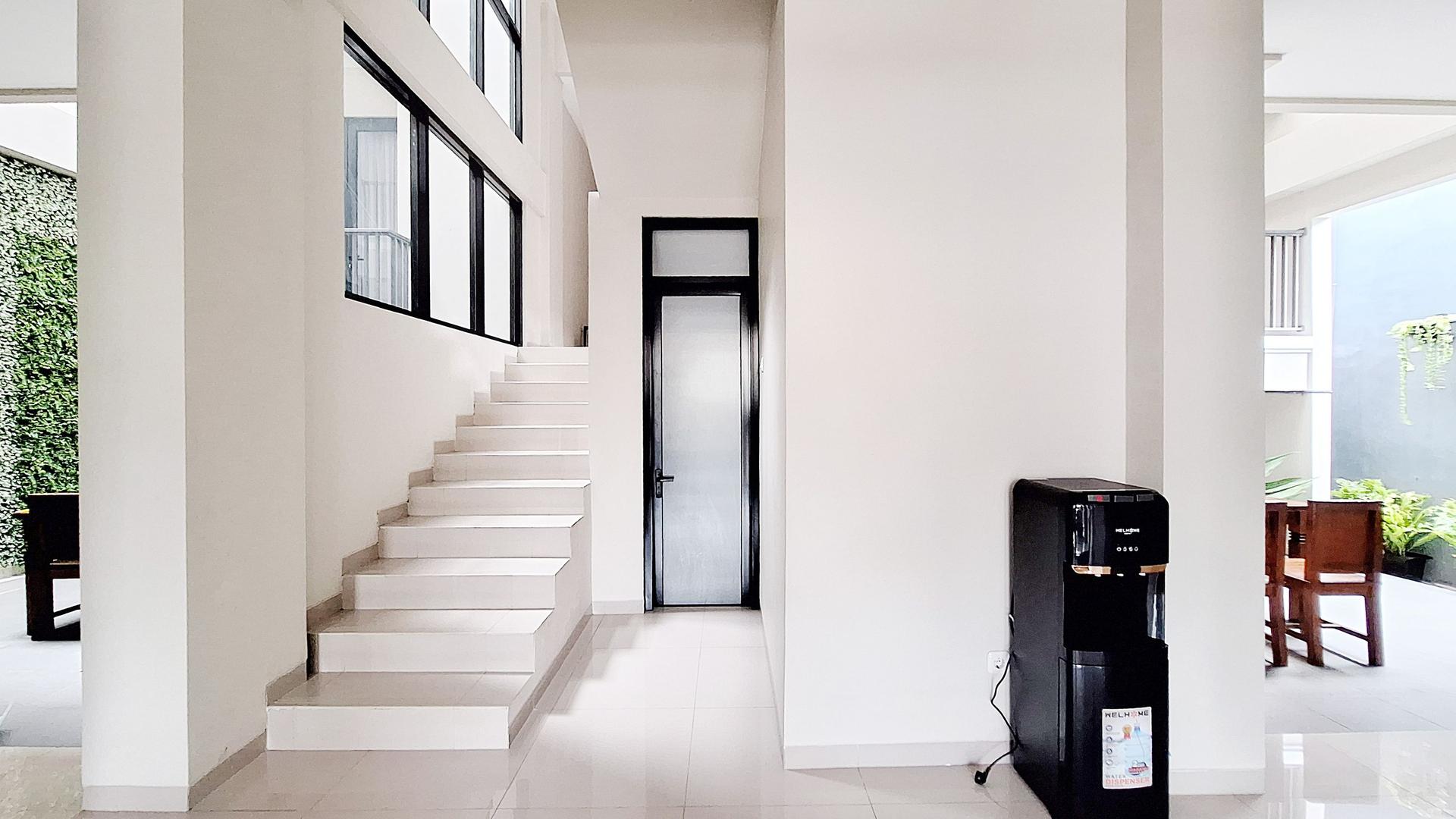https://images.rukita.co/buildings/building/c05902f8-5c8c-4a8f-b210-9fe6204a20d5.jpg