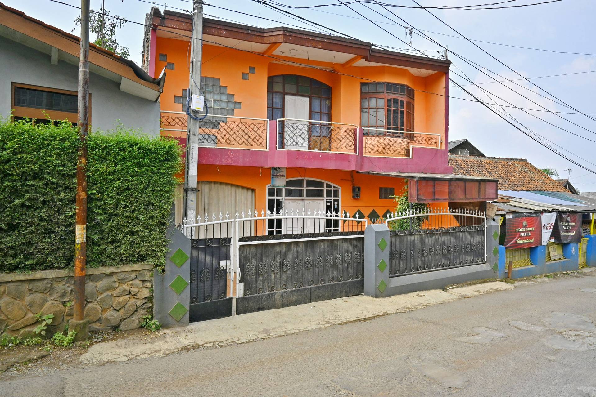 https://images.rukita.co/buildings/building/c07bd260-dd0.jpg