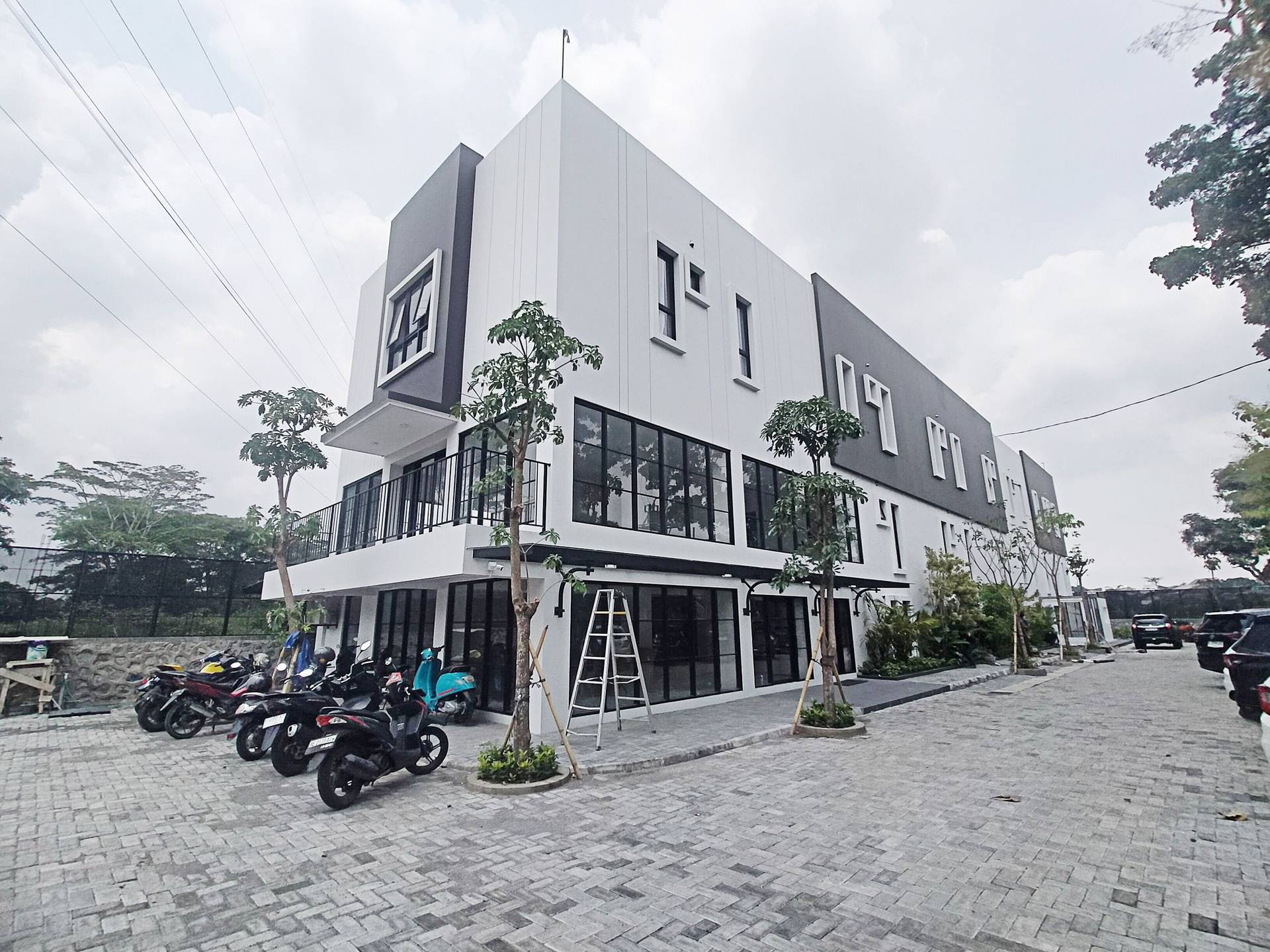 https://images.rukita.co/buildings/building/c309ce94-48a.jpg