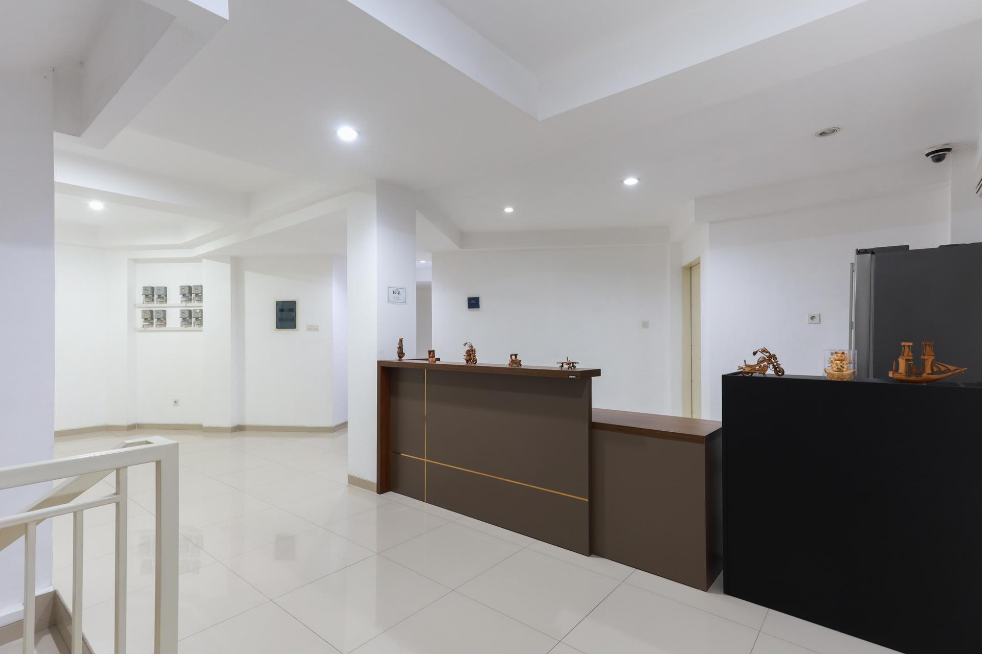https://images.rukita.co/buildings/building/c34eff0e-063.jpg