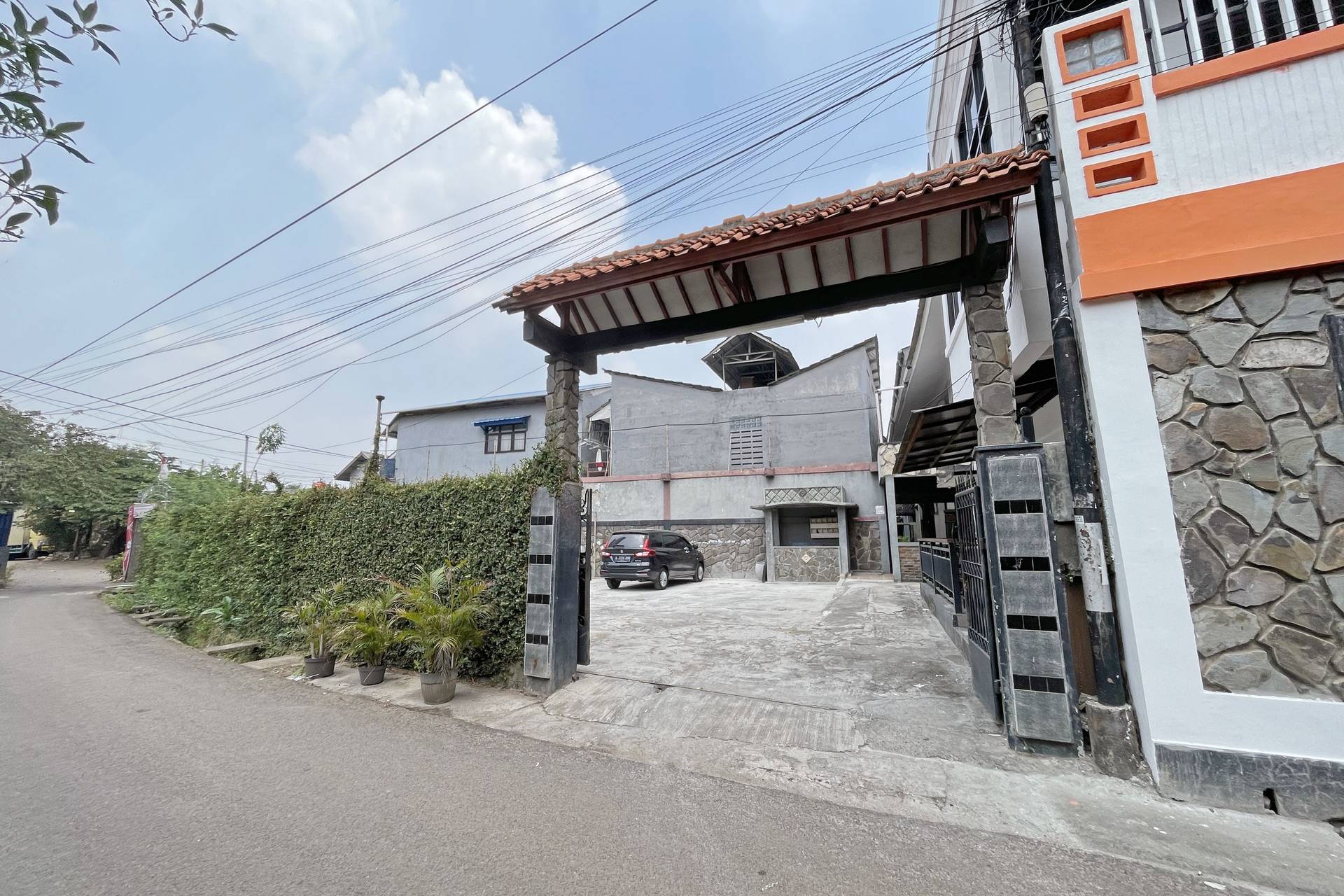 https://images.rukita.co/buildings/building/c398afd4-b05.jpg