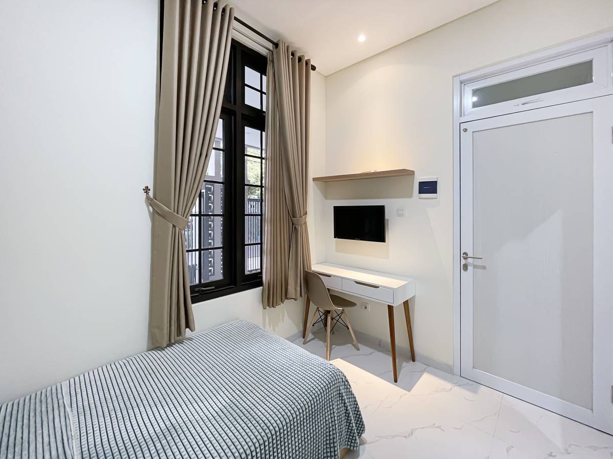 https://images.rukita.co/buildings/building/c510ef60-9b1.jpg