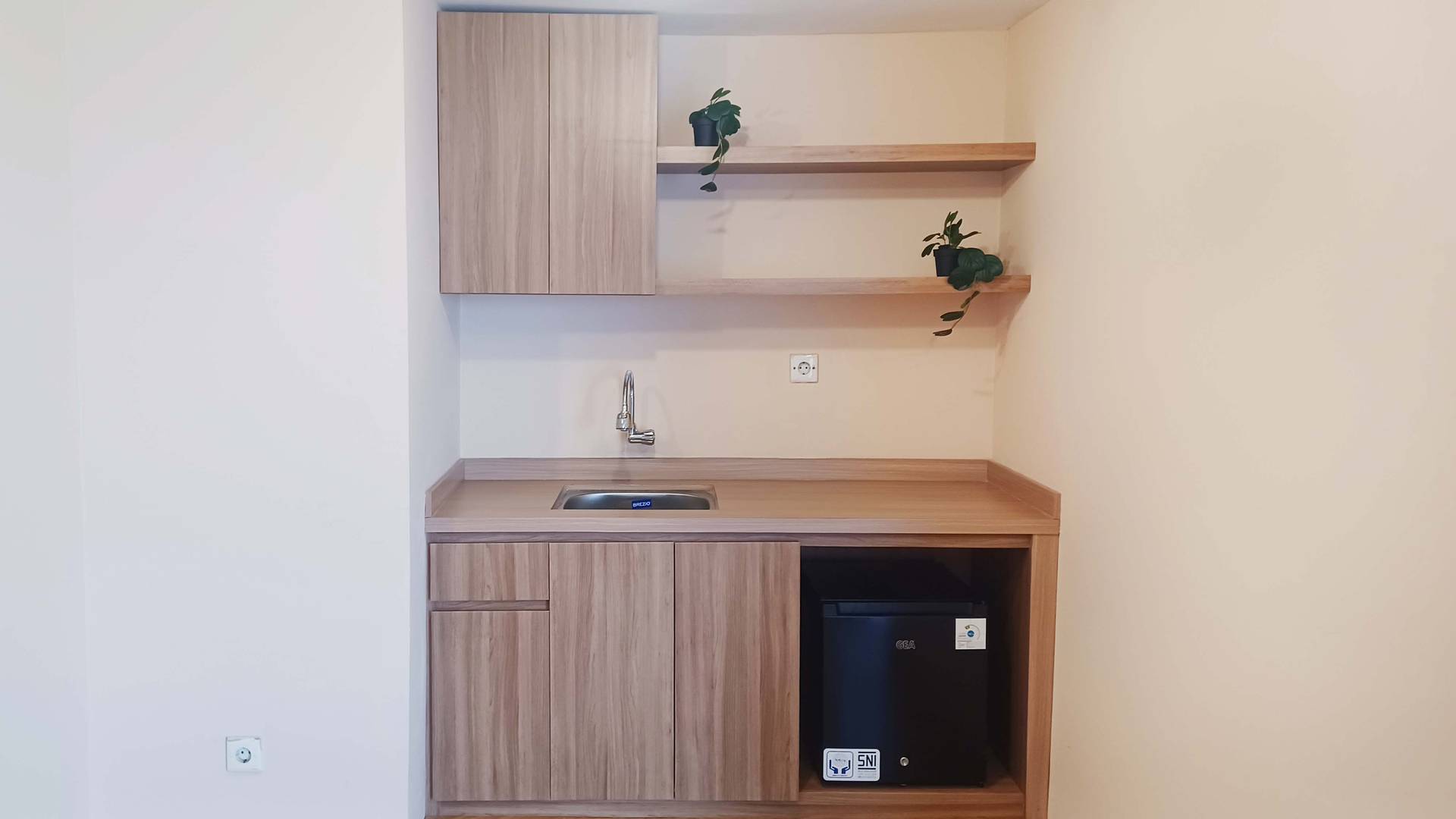 https://images.rukita.co/buildings/building/c6f3d8a4-ea2.jpg