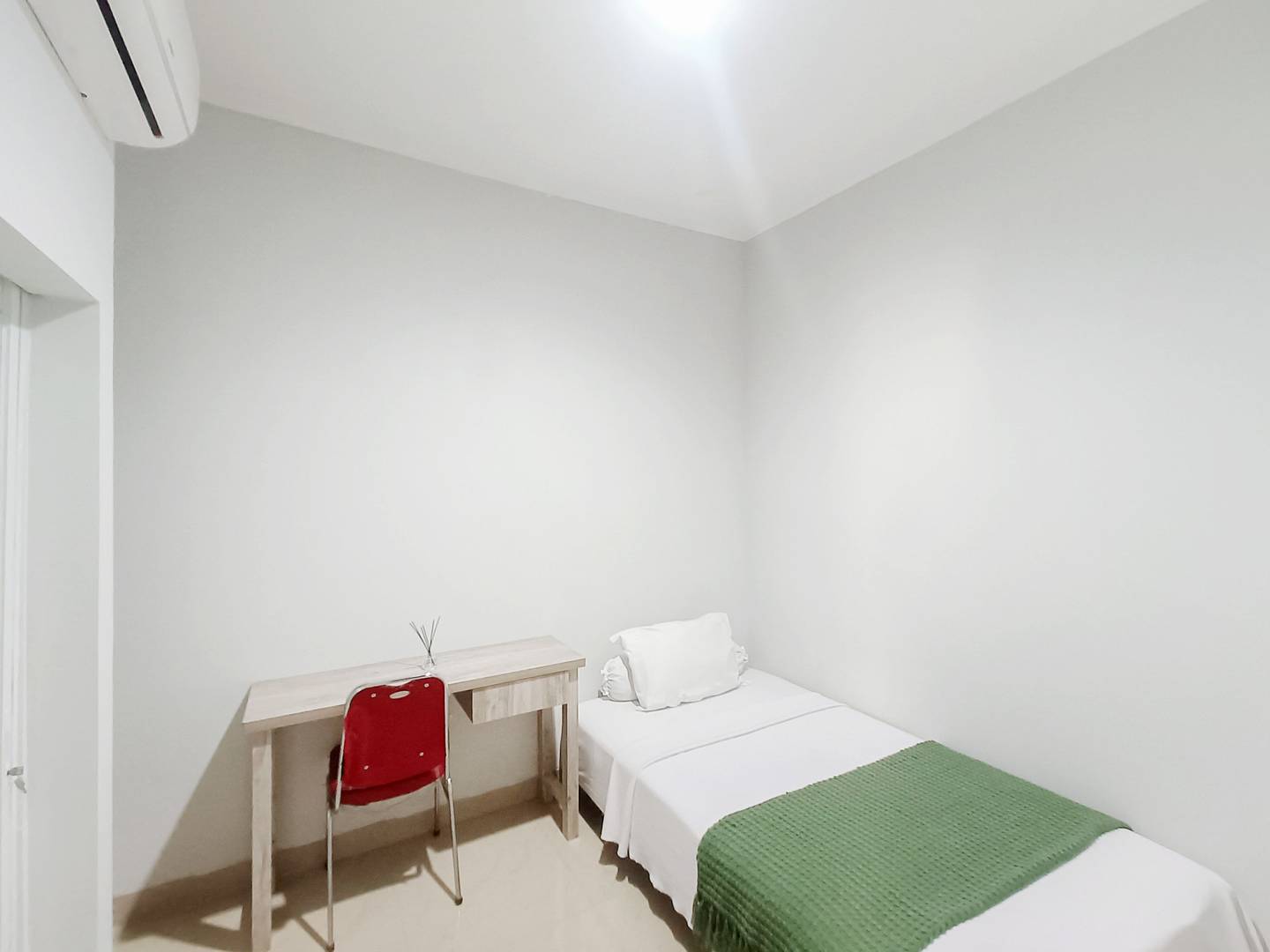 https://images.rukita.co/buildings/building/c80205de-493.jpg