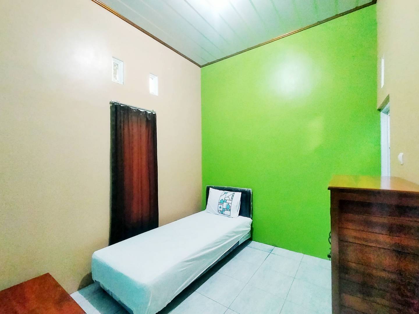 https://images.rukita.co/buildings/building/c8a41ca3-2a2.jpg