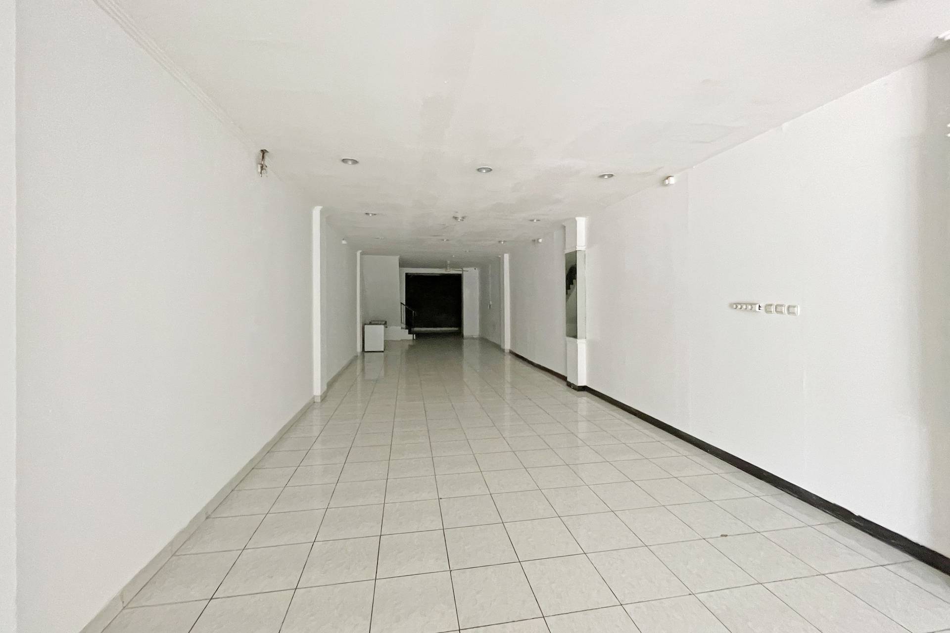 https://images.rukita.co/buildings/building/c9545a8c-493.jpg