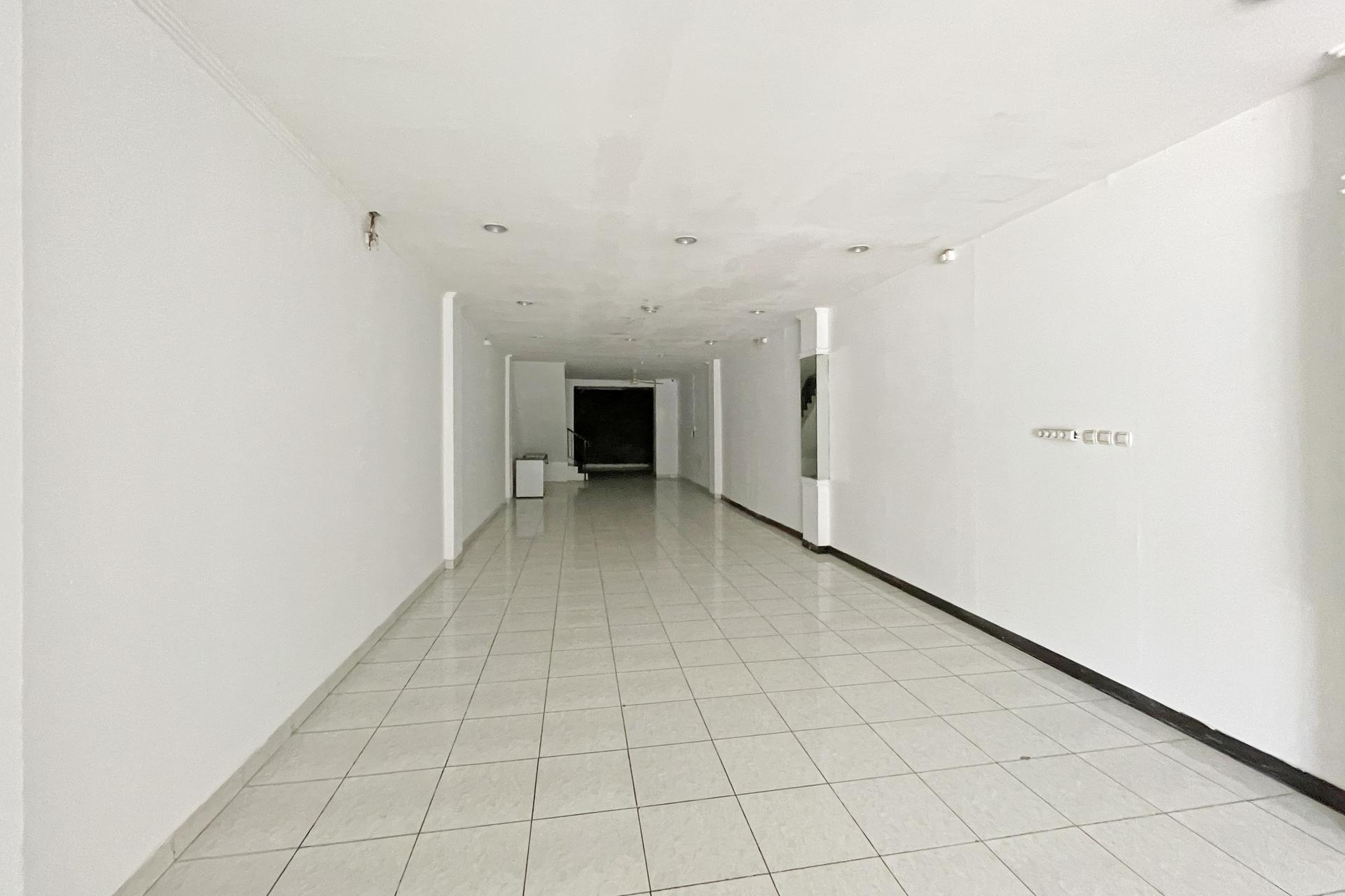 https://images.rukita.co/buildings/building/c9545a8c-493.jpg