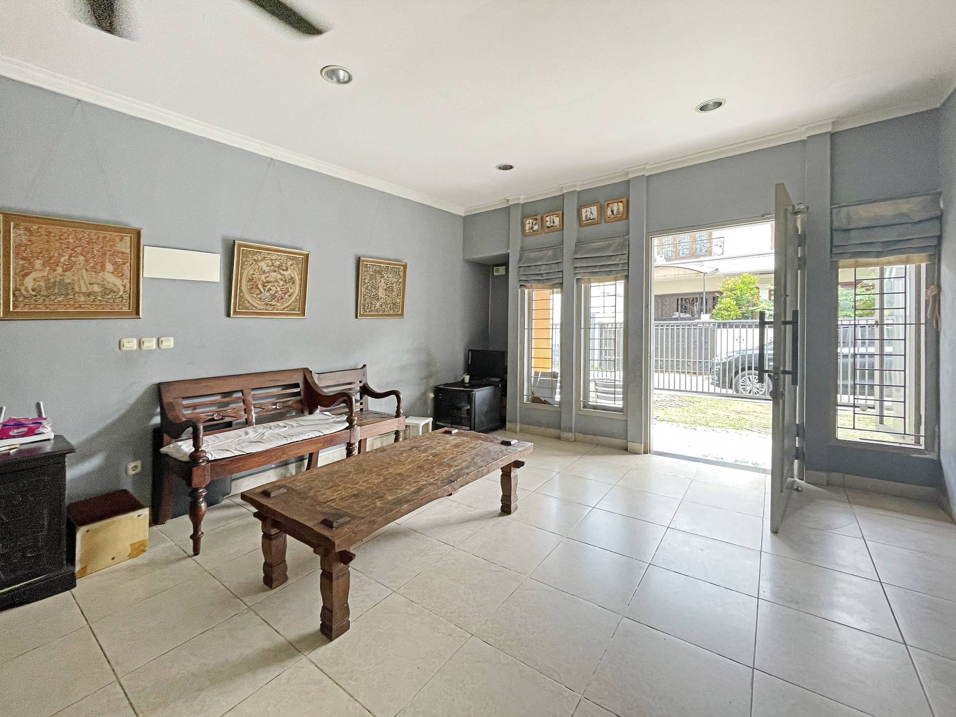 https://images.rukita.co/buildings/building/ca8986f4-50f.jpg