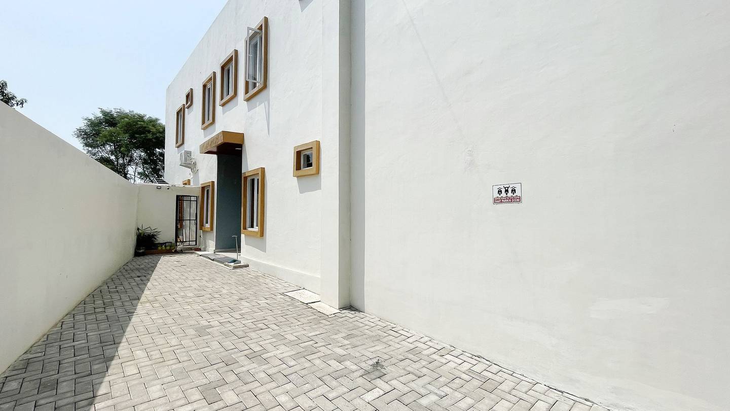 https://images.rukita.co/buildings/building/caeab8f5-3df.jpg