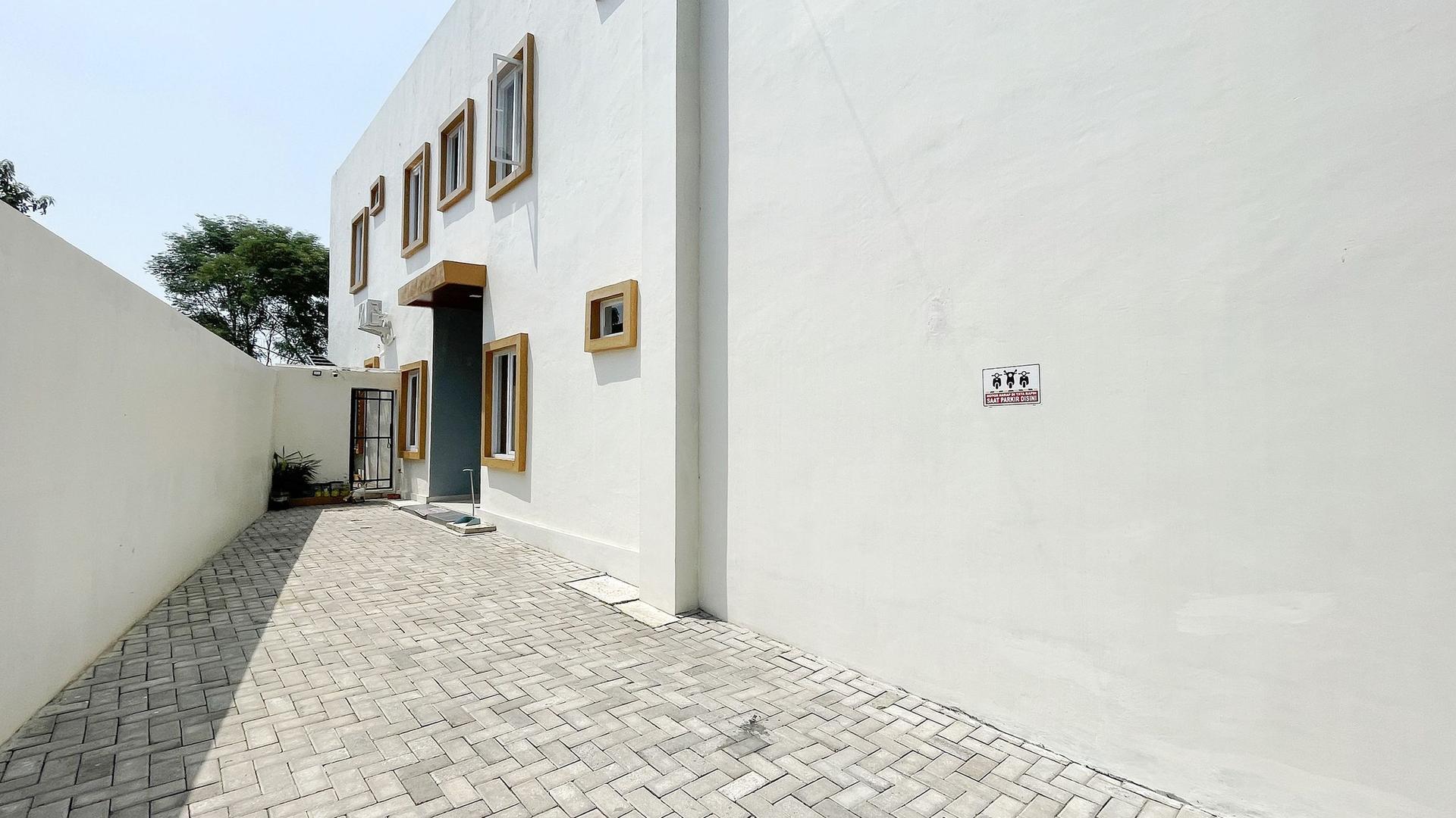https://images.rukita.co/buildings/building/caeab8f5-3df.jpg