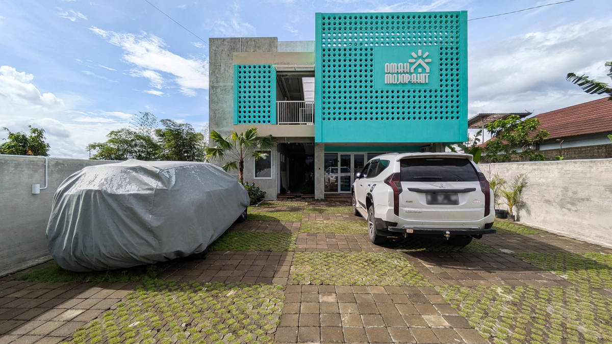 https://images.rukita.co/buildings/building/cb54d04a-b76.jpg