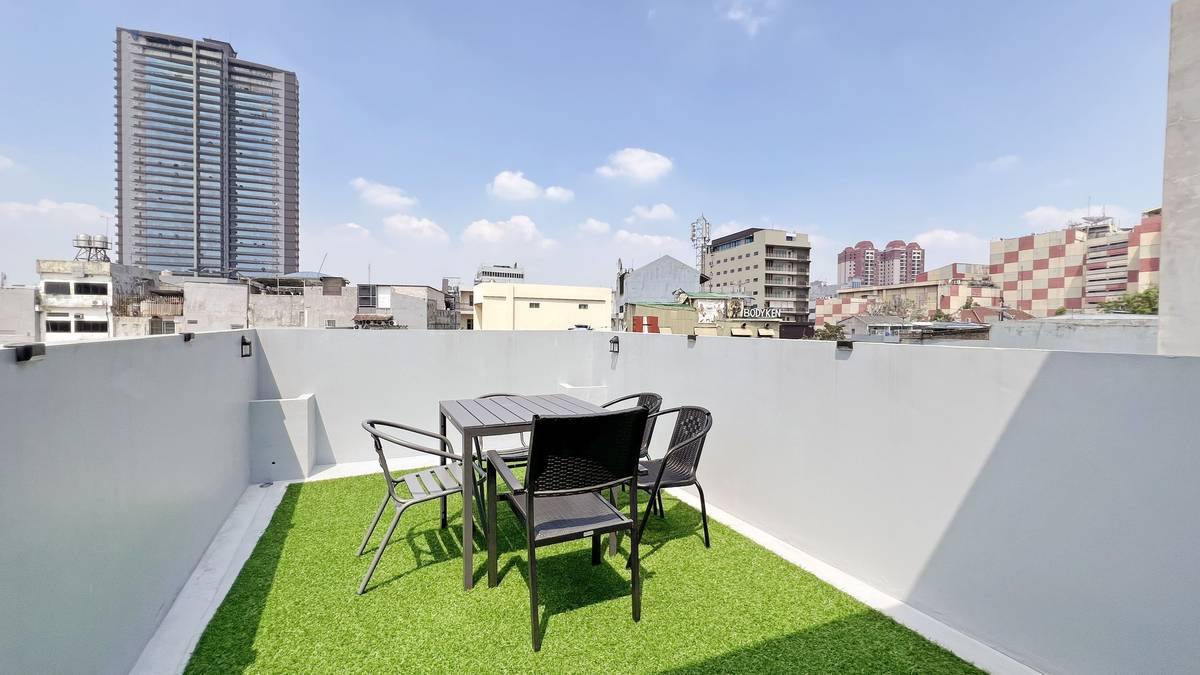 https://images.rukita.co/buildings/building/cf1a8fc0-16a1-4c05-8e09-594b1ec2a3fd.jpg