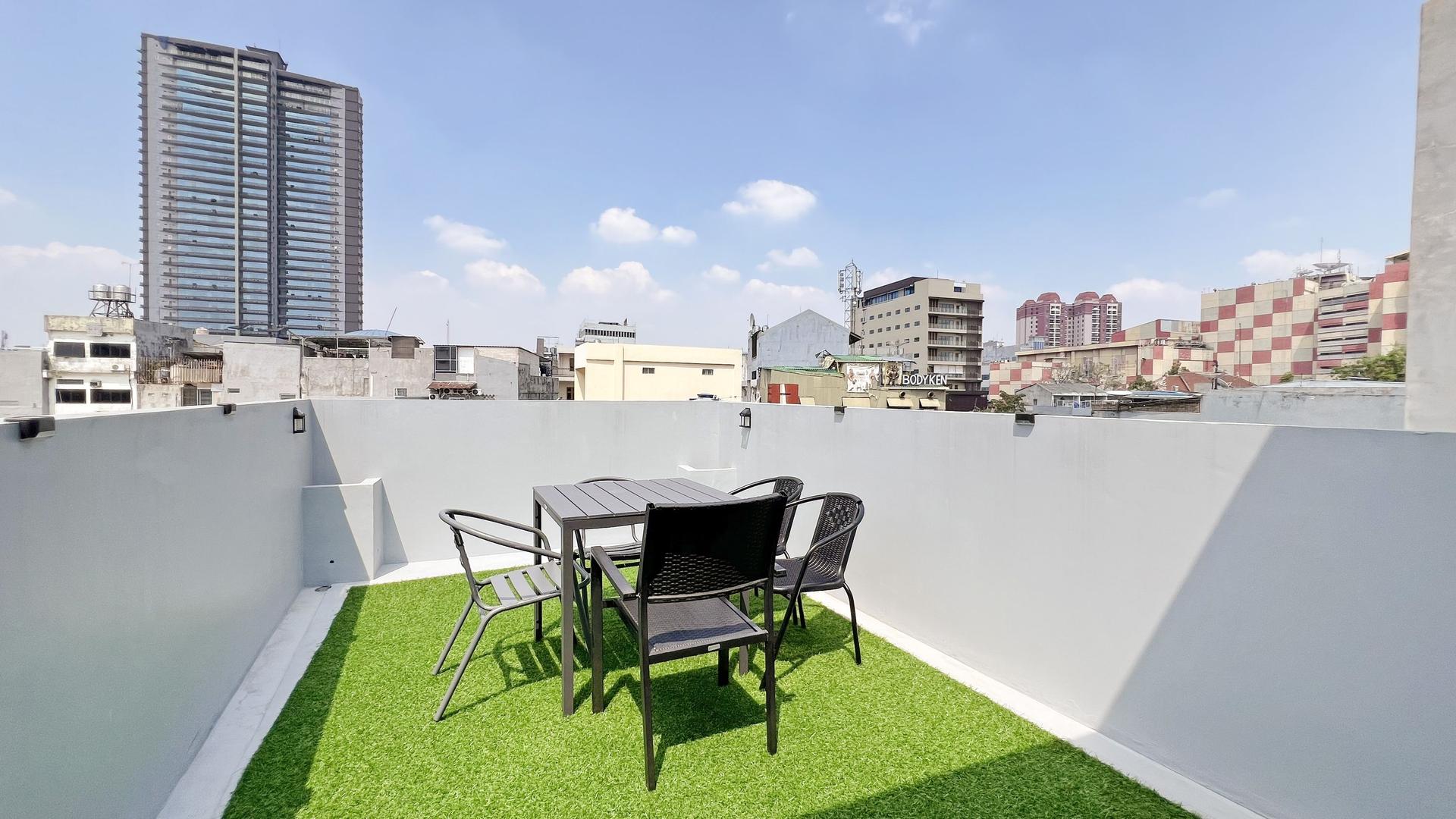 https://images.rukita.co/buildings/building/cf1a8fc0-16a1-4c05-8e09-594b1ec2a3fd.jpg