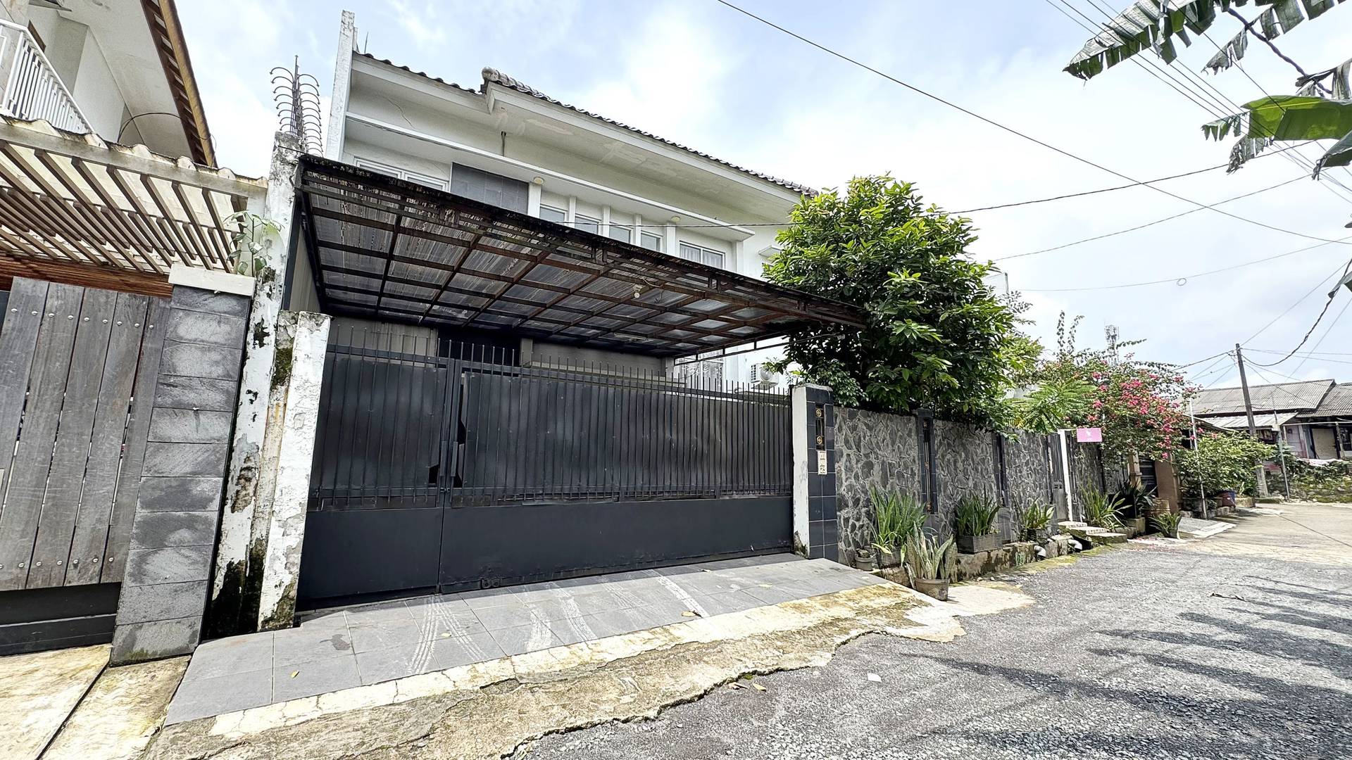 https://images.rukita.co/buildings/building/cfc21aa9-730d-4bd7-979d-f50a59b35139.jpg