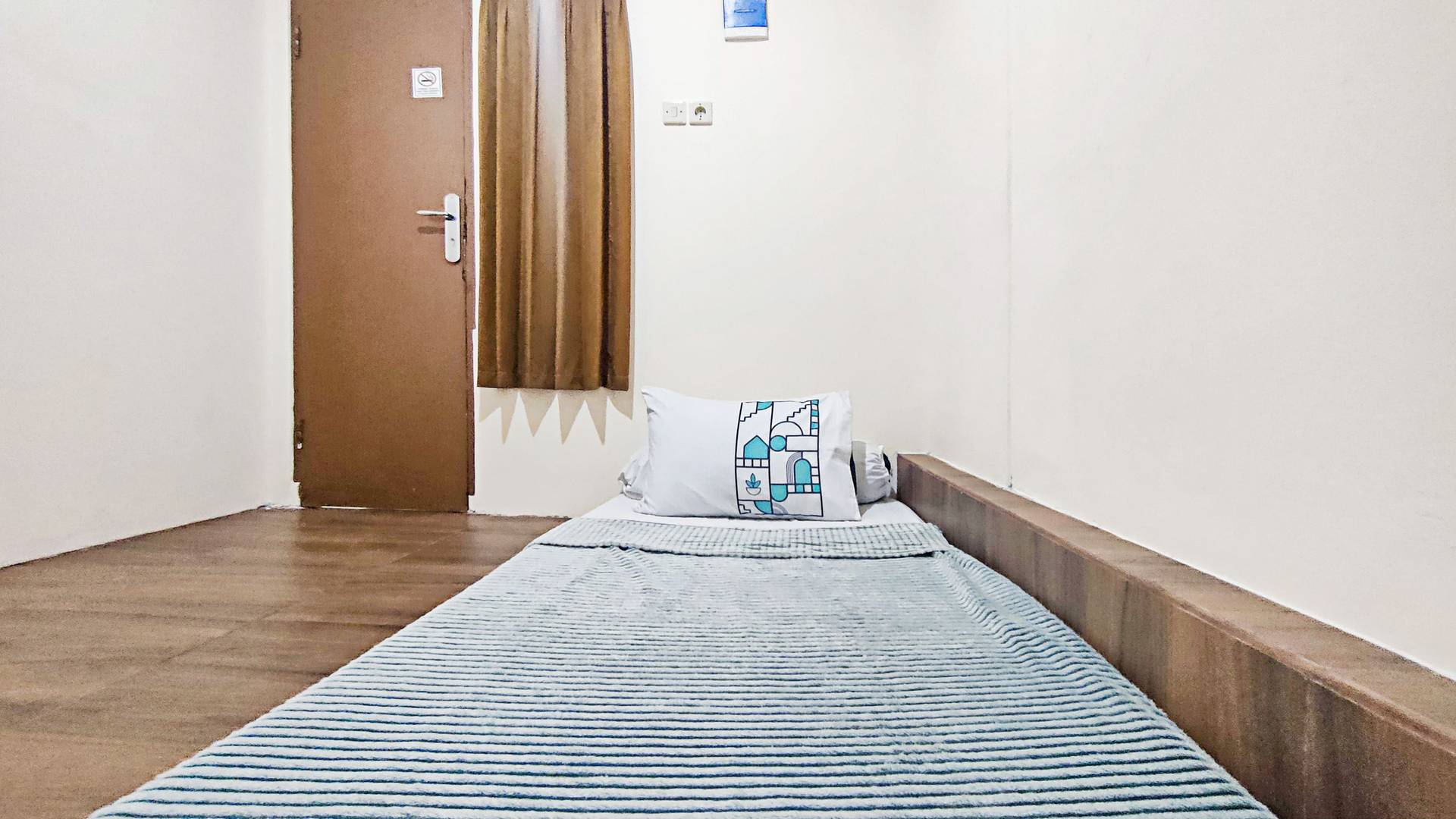 https://images.rukita.co/buildings/building/d035a2e5-294.jpg