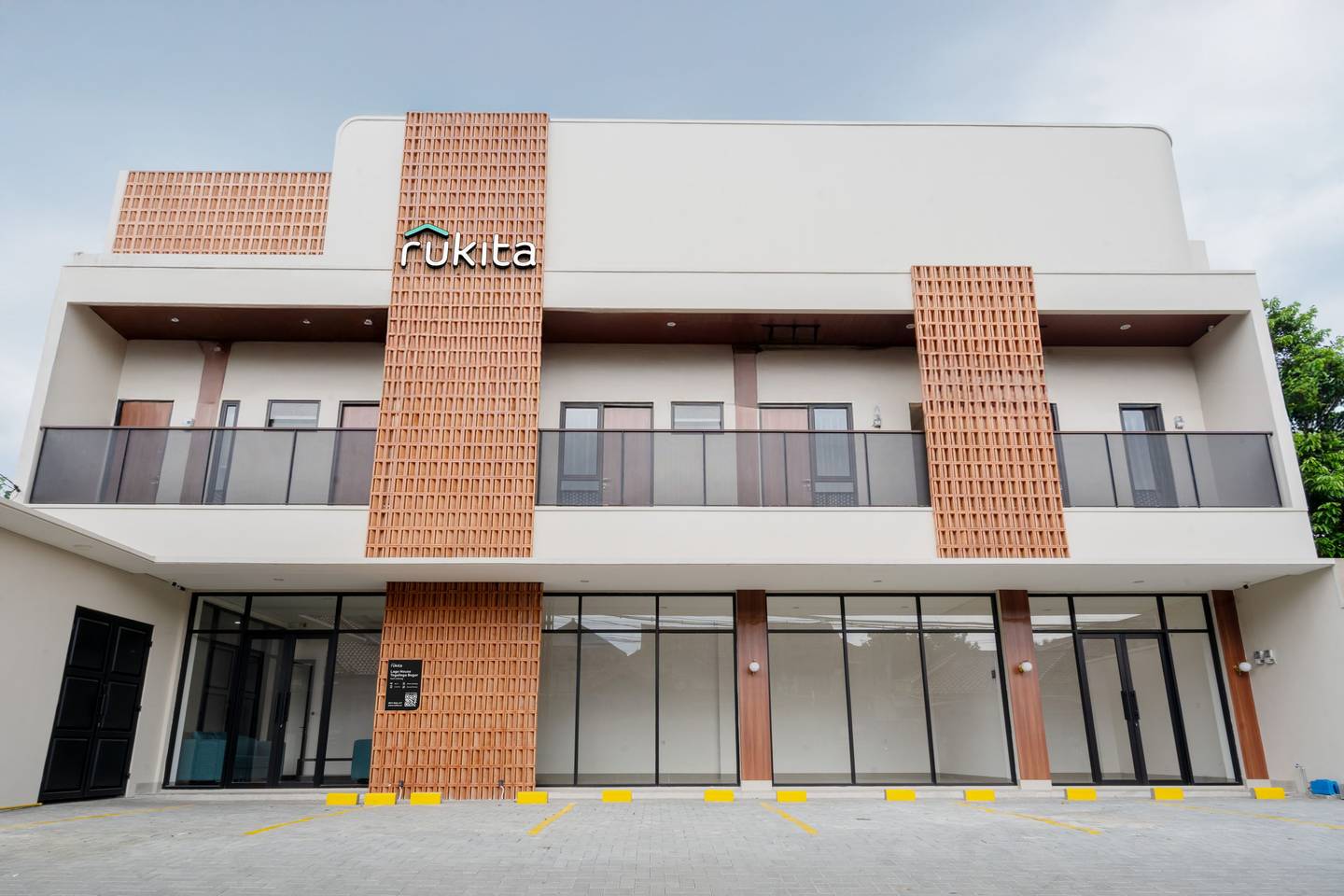 https://images.rukita.co/buildings/building/d0c652fe-69a.jpg