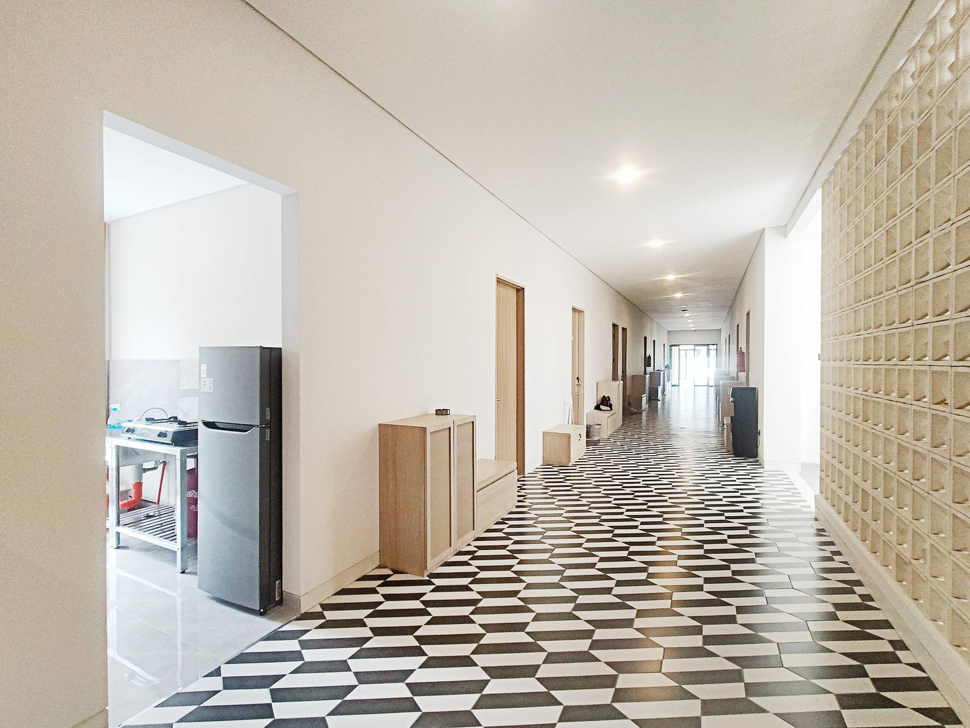 https://images.rukita.co/buildings/building/d38ae6dc-306.jpg