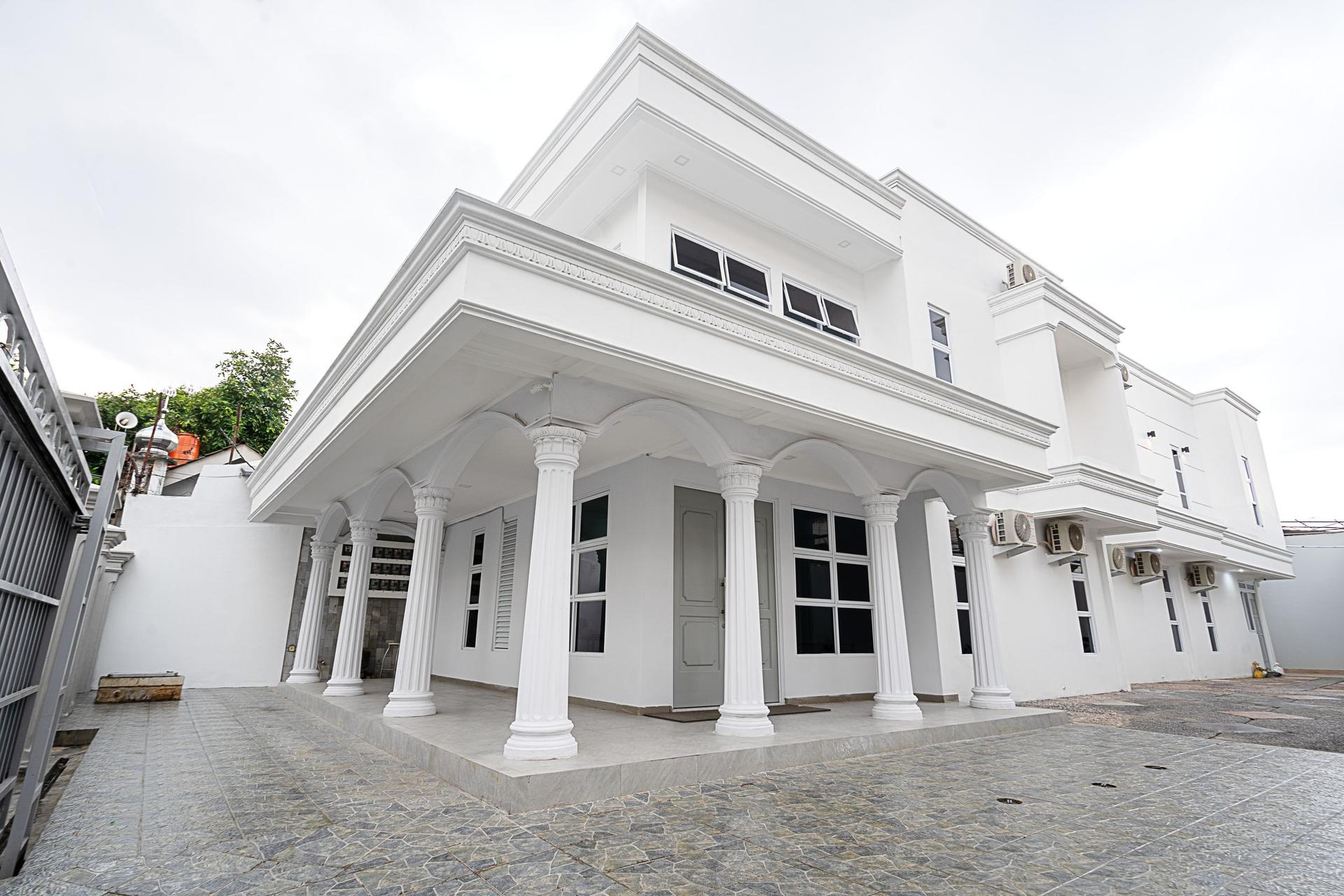 https://images.rukita.co/buildings/building/d3ce0da1-c63.jpg