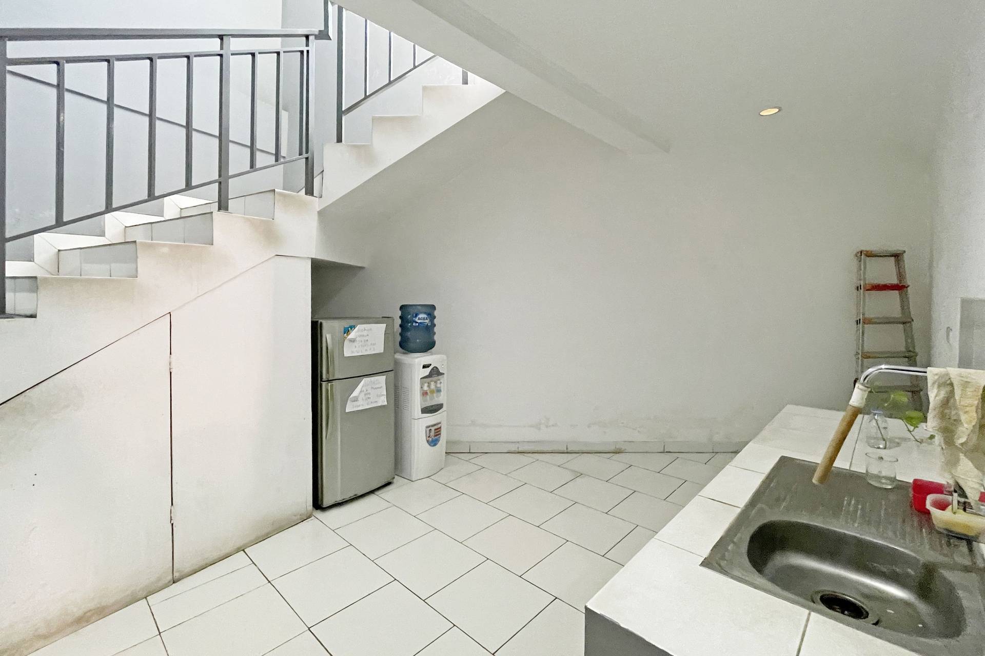 https://images.rukita.co/buildings/building/d3f99304-24c.jpg