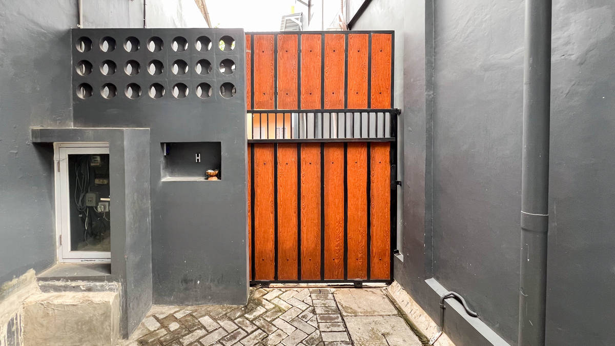 https://images.rukita.co/buildings/building/d5dea17a-2cb.jpg