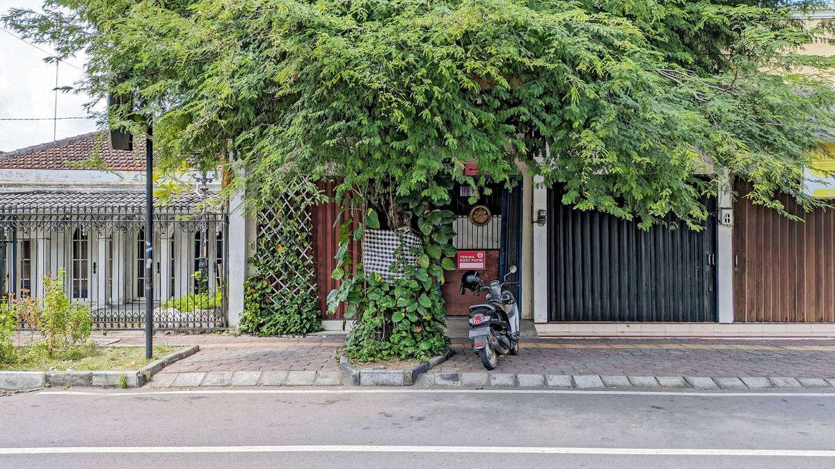 https://images.rukita.co/buildings/building/d5fbd897-487.jpg