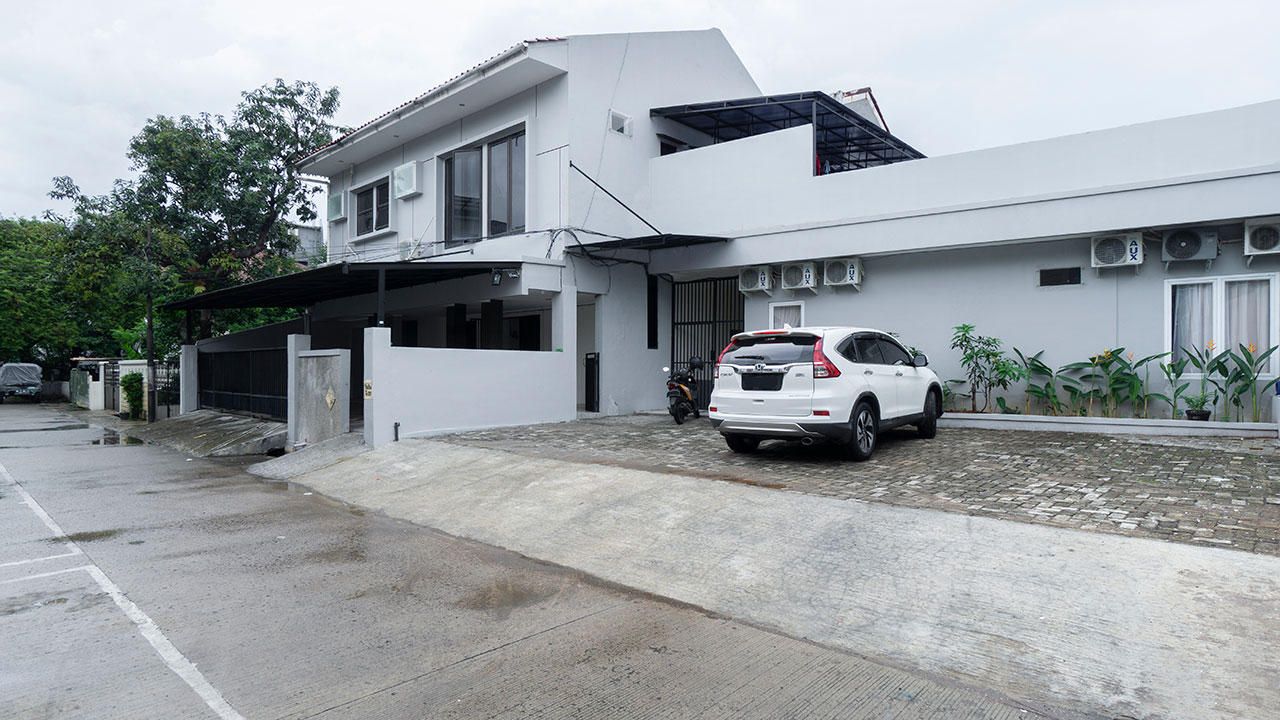 https://images.rukita.co/buildings/building/d7d27c71-3e8.jpg