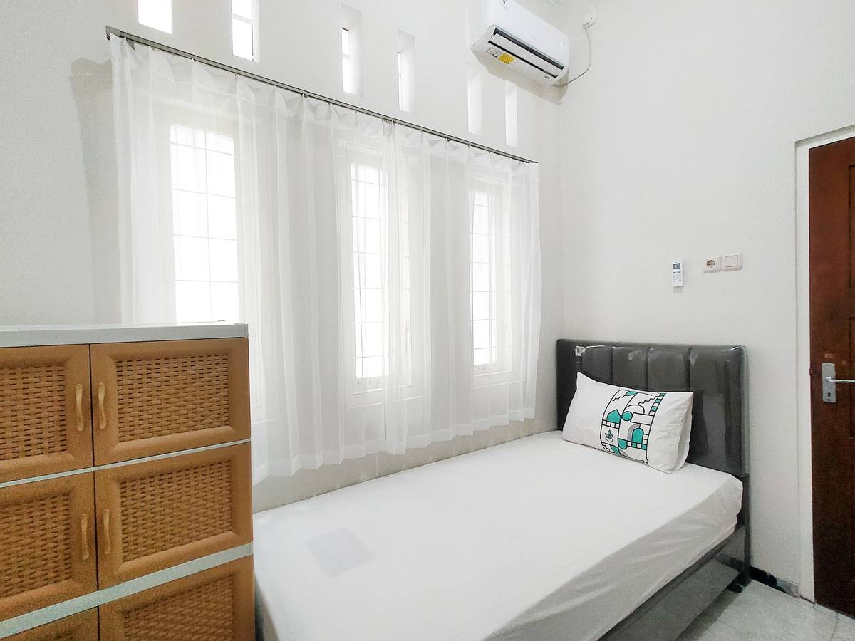 https://images.rukita.co/buildings/building/d80aca20-aebd-4dd3-beb8-fcf28e2586ec.jpg