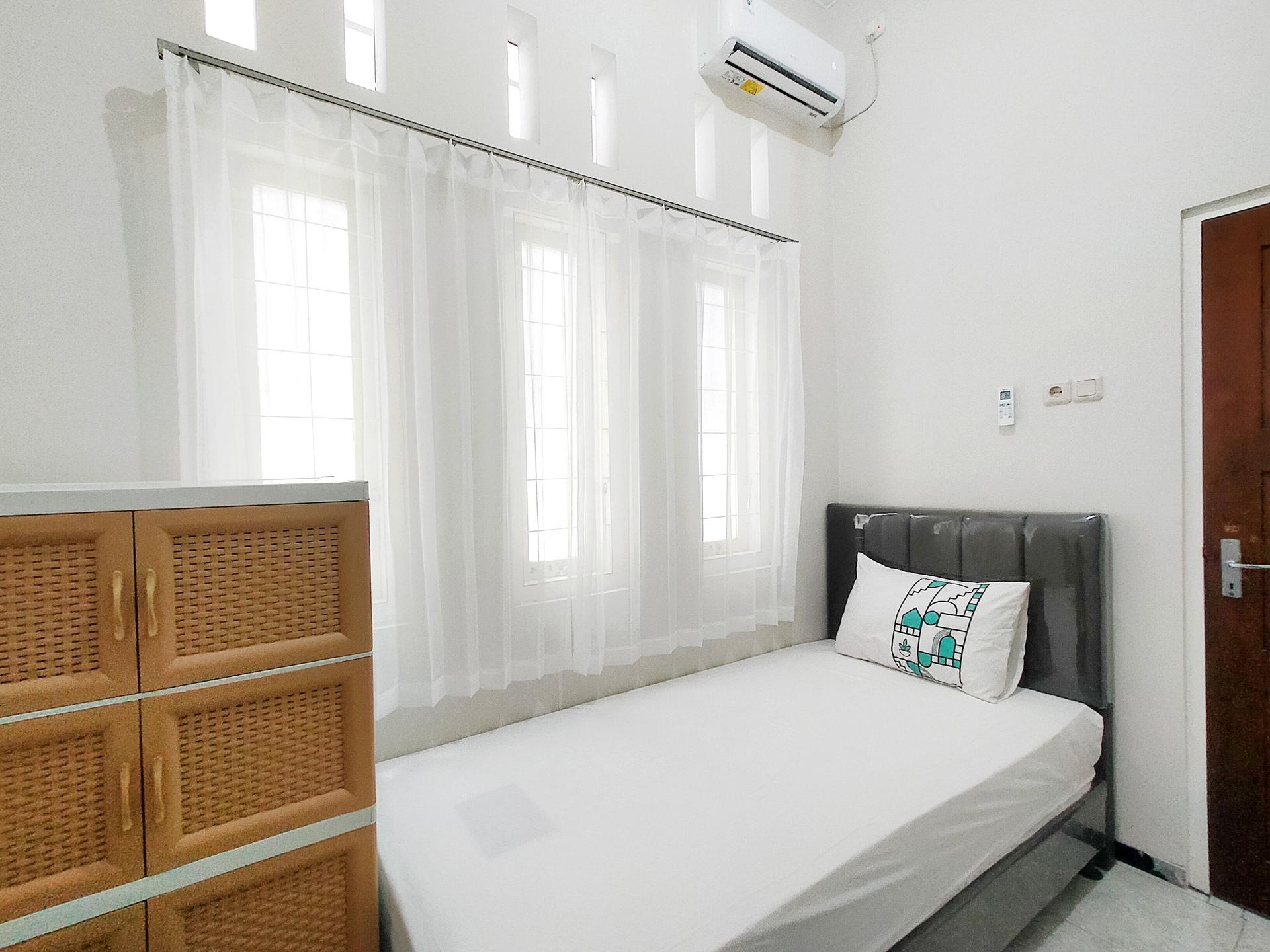 https://images.rukita.co/buildings/building/d80aca20-aebd-4dd3-beb8-fcf28e2586ec.jpg