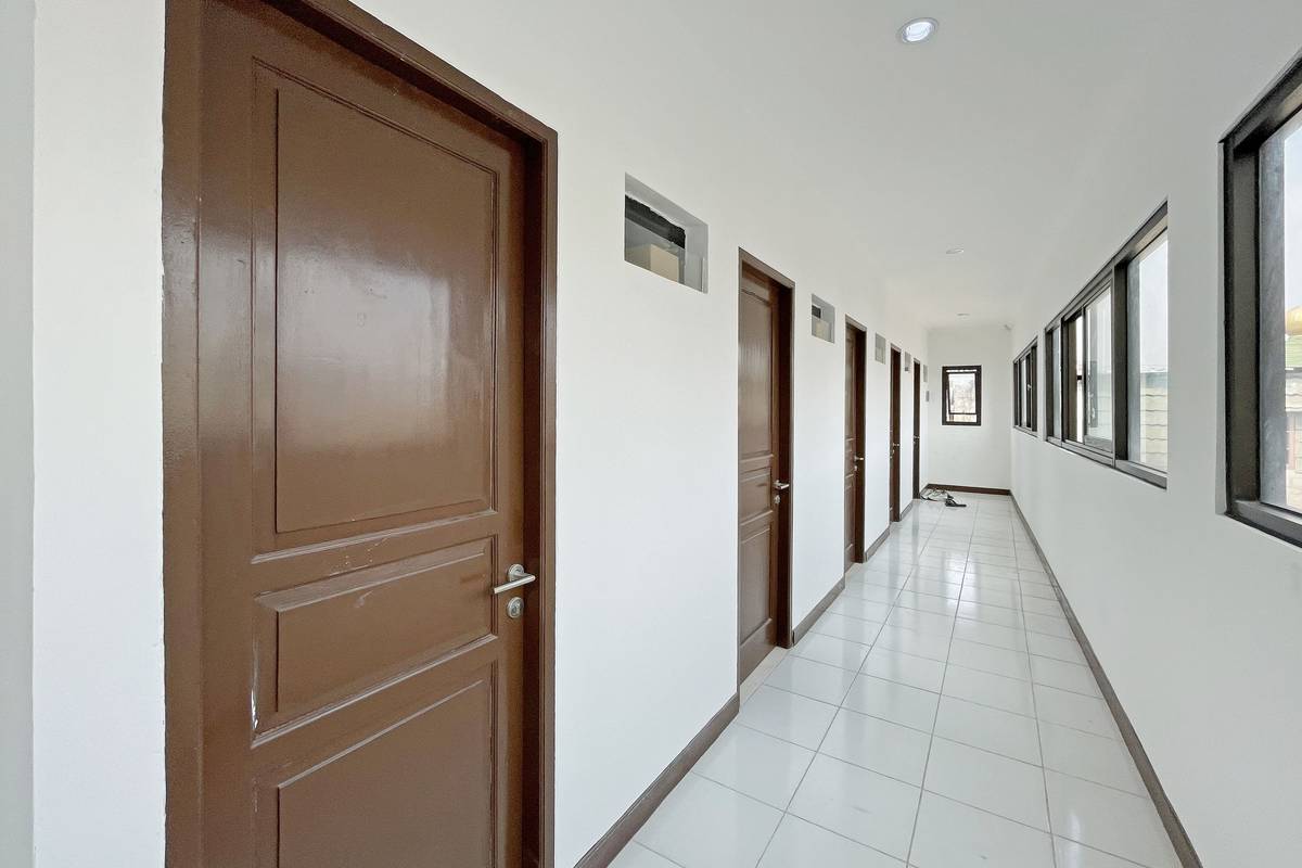 https://images.rukita.co/buildings/building/d822a2be-7cd.jpg