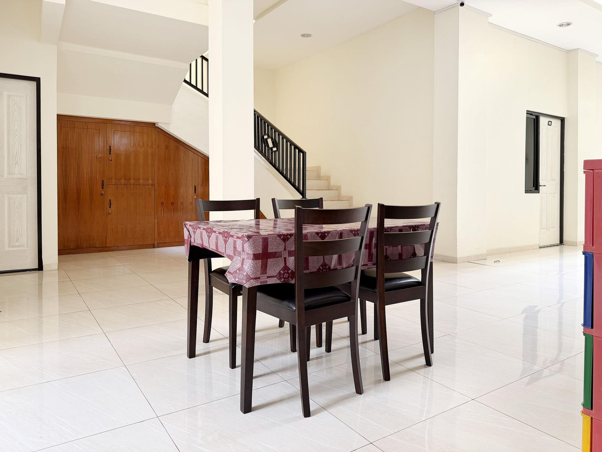 https://images.rukita.co/buildings/building/d82dd85f-8be7-42e3-88ce-99ea652fa414.jpg