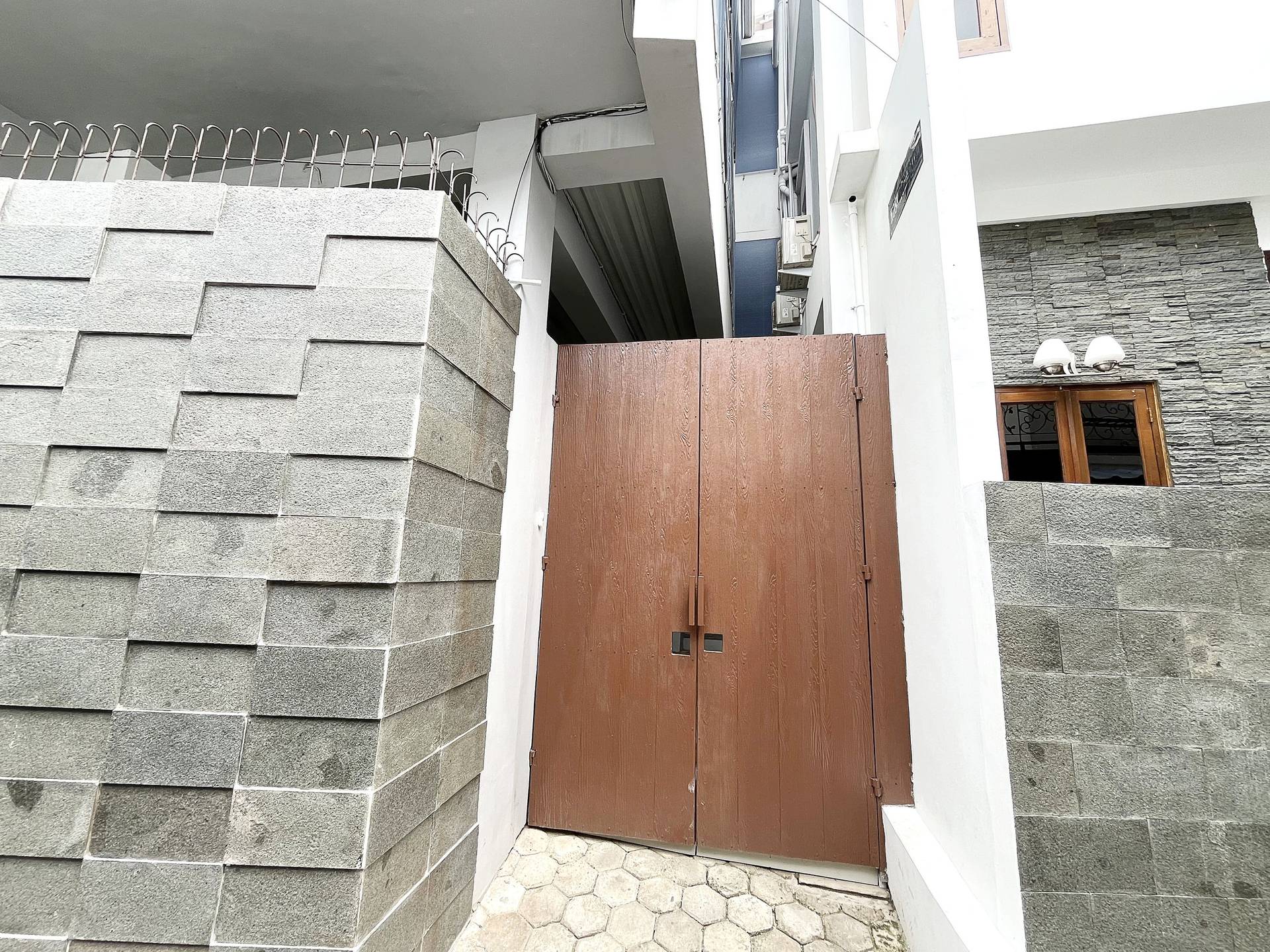 https://images.rukita.co/buildings/building/d87ccf4d-c429-45db-a076-3d346ef432f8.jpg