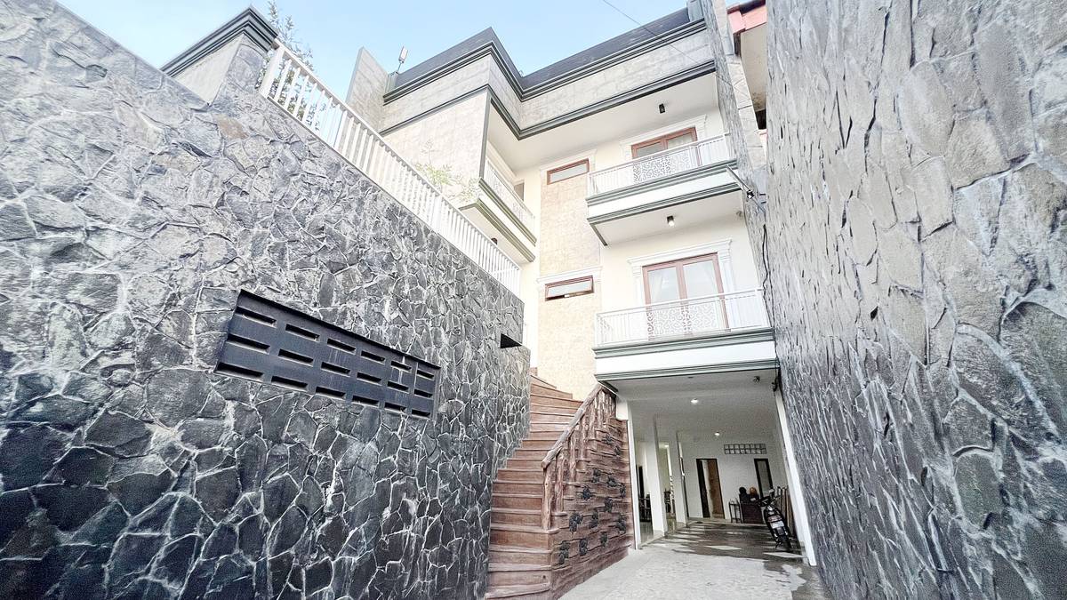 https://images.rukita.co/buildings/building/dca82e54-8bd2-4987-a178-77bb6c065318.jpg