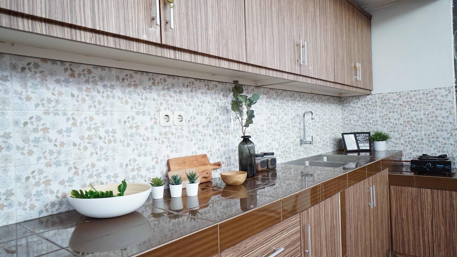https://images.rukita.co/buildings/building/dd821a2d-7d3.jpg