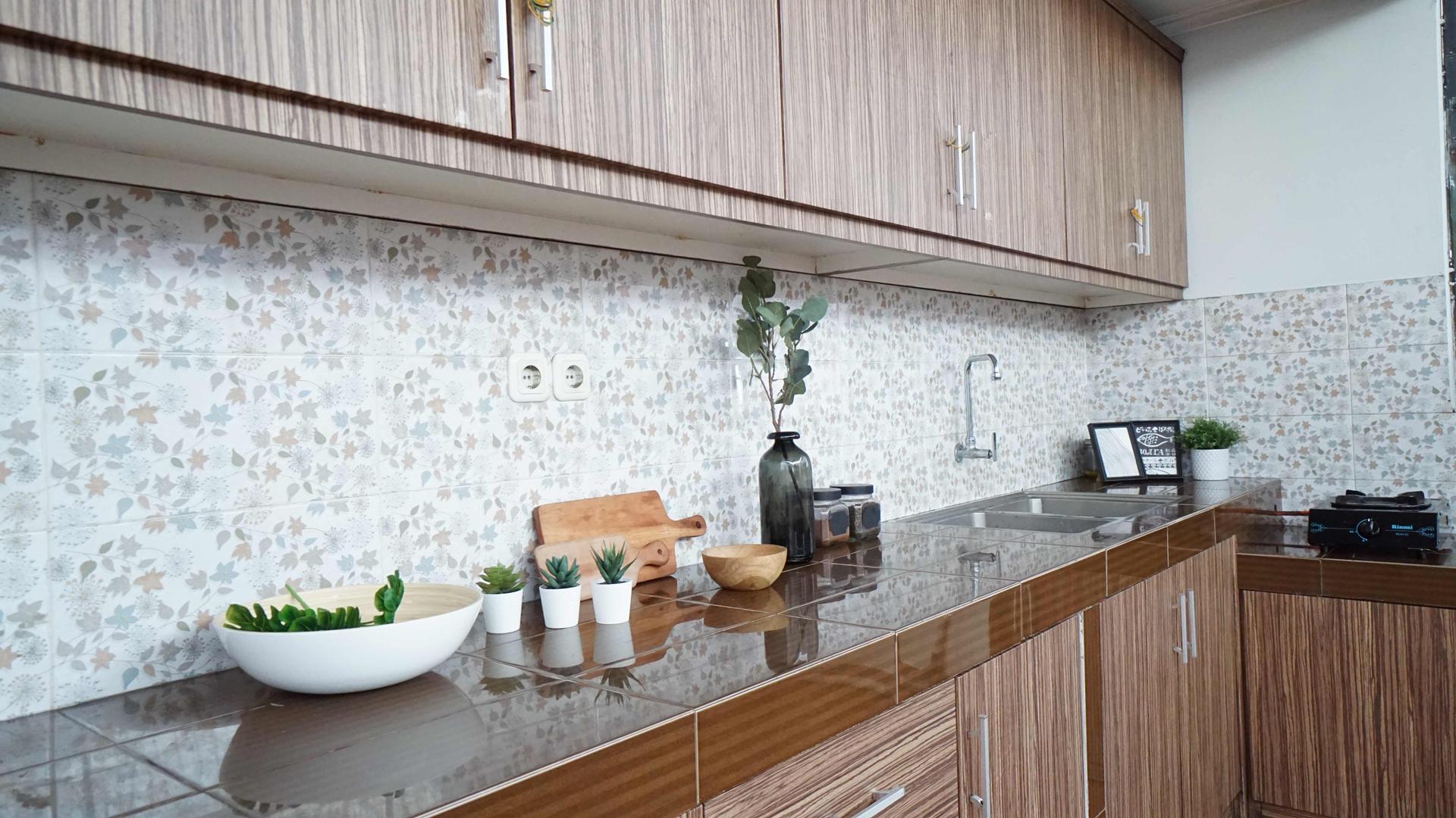 https://images.rukita.co/buildings/building/dd821a2d-7d3.jpg