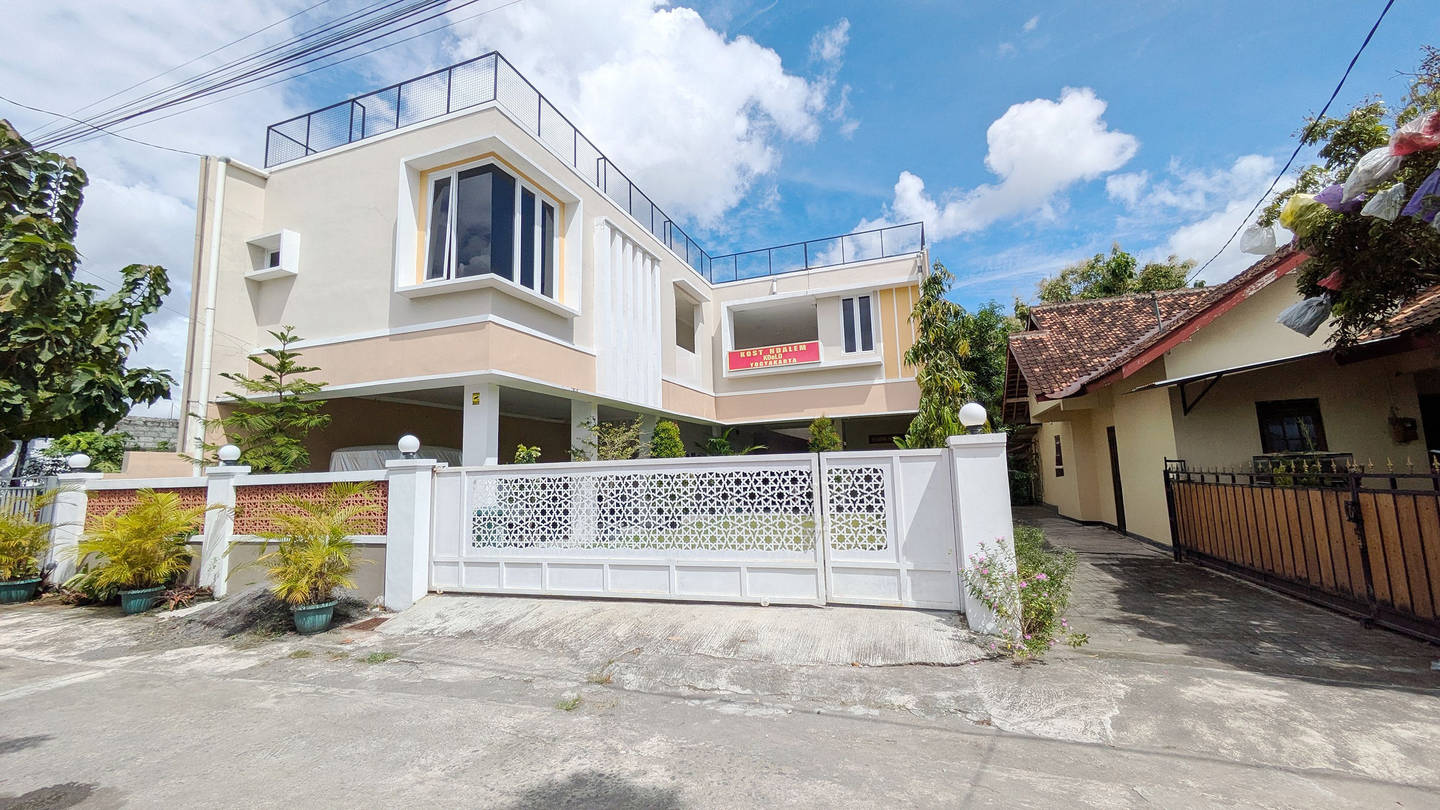 https://images.rukita.co/buildings/building/ddb0b8e4-9a5.jpg