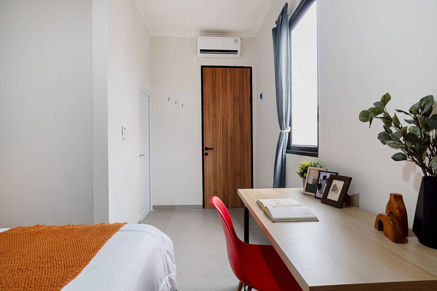 https://images.rukita.co/buildings/building/de456b7a-c7e.jpg